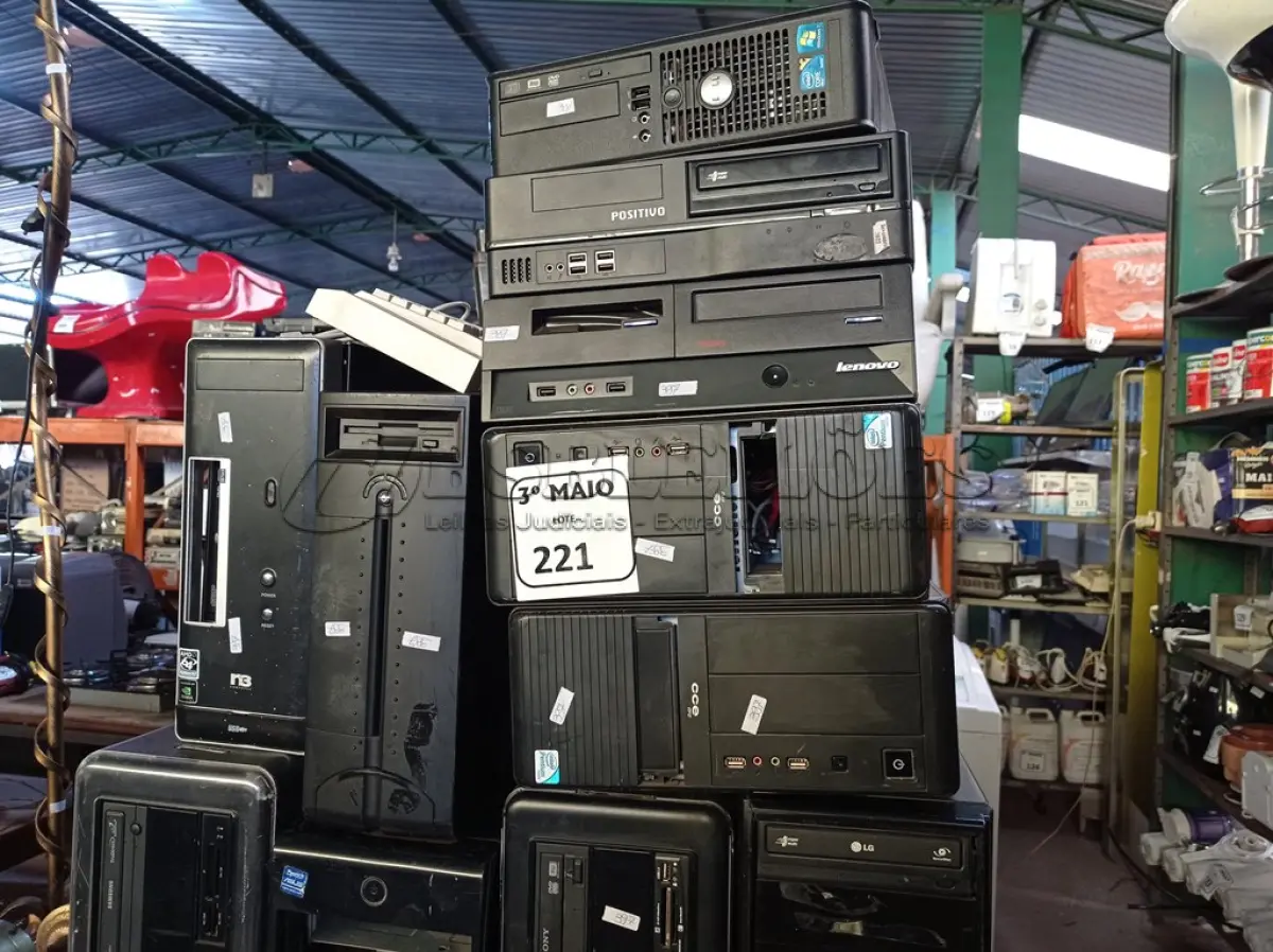 LOTE 221 - 11 CPU’S MARCAS E MODELOS DIVERSOS PARA RETIRADA DE PEÇAS. (NO ESTADO) ATENÇÃO! FAZER A VISITAÇÃO ANTES DE ARREMATAR, NÃO SABEMOS SE FUNCIONA. LEILÃO NÃO TEM GARANTIA E NEM DEVOLUÇÃO, SUJEITO A POSSÍVEIS AVARIAS VISÍVEIS/OCULTAS E/OU AUSÊNCIA DE COMPONENTES.