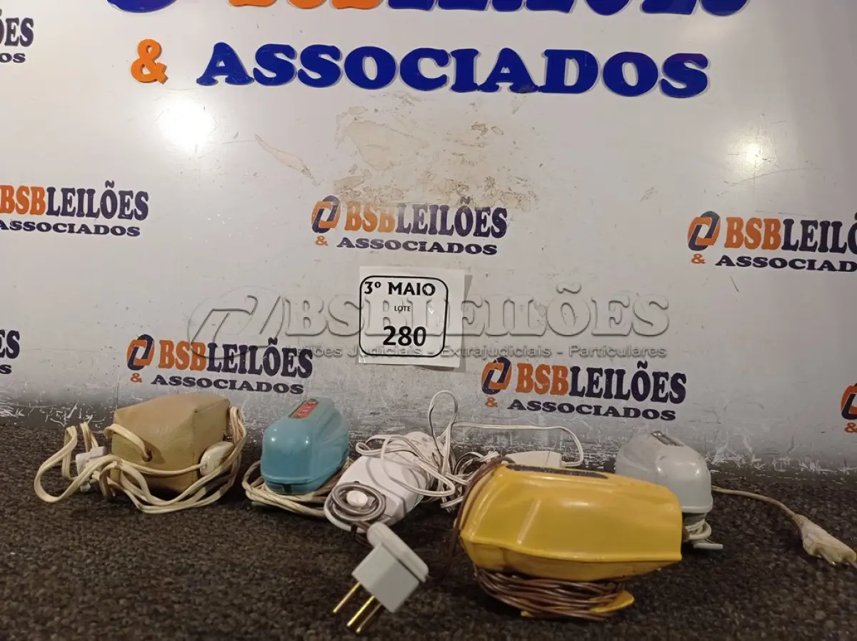 LOTE 280 - 05 MASSAGEADORES INCOMPLETOS. (NO ESTADO) ATENÇÃO! FAZER A VISITAÇÃO ANTES DE ARREMATAR, NÃO SABEMOS SE FUNCIONA. LEILÃO NÃO TEM GARANTIA E NEM DEVOLUÇÃO, SUJEITO A POSSÍVEIS AVARIAS VISÍVEIS/OCULTAS E/OU AUSÊNCIA DE COMPONENTES.