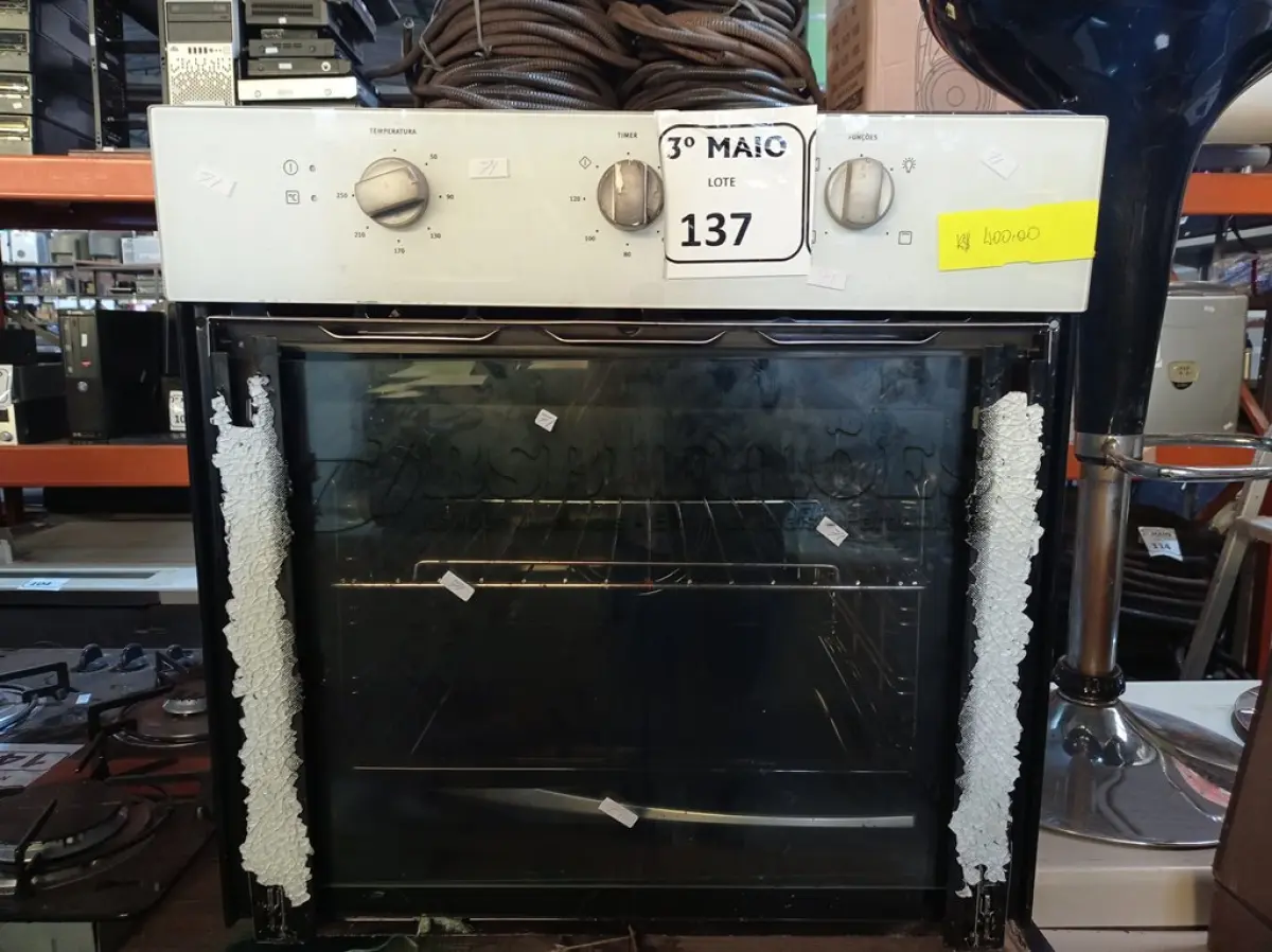 LOTE 137 - 01 FORNO DE EMBUTIR ELÉTRICO COM AVARIAS. (NO ESTADO) ATENÇÃO! FAZER A VISITAÇÃO ANTES DE ARREMATAR, NÃO SABEMOS SE FUNCIONA. LEILÃO NÃO TEM GARANTIA E NEM DEVOLUÇÃO, SUJEITO A POSSÍVEIS AVARIAS VISÍVEIS/OCULTAS E/OU AUSÊNCIA DE COMPONENTES.