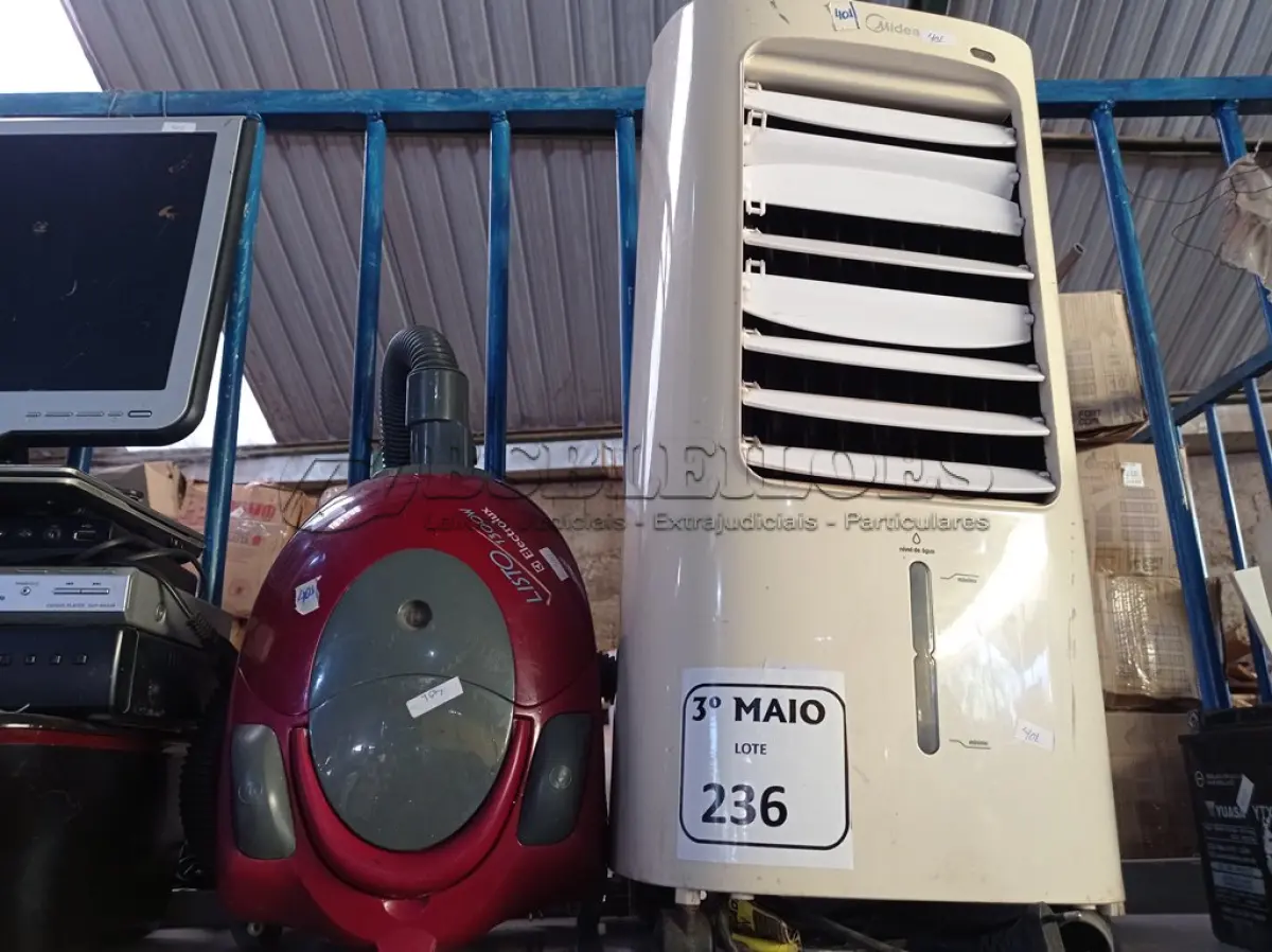 LOTE 236 - 01 ASPIRADOR DE PÓ E 01 CLIMATIZADOR COM AVARIAS. (NO ESTADO) ATENÇÃO! FAZER A VISITAÇÃO ANTES DE ARREMATAR, NÃO SABEMOS SE FUNCIONA. LEILÃO NÃO TEM GARANTIA E NEM DEVOLUÇÃO, SUJEITO A POSSÍVEIS AVARIAS VISÍVEIS/OCULTAS E/OU AUSÊNCIA DE COMPONENTES.