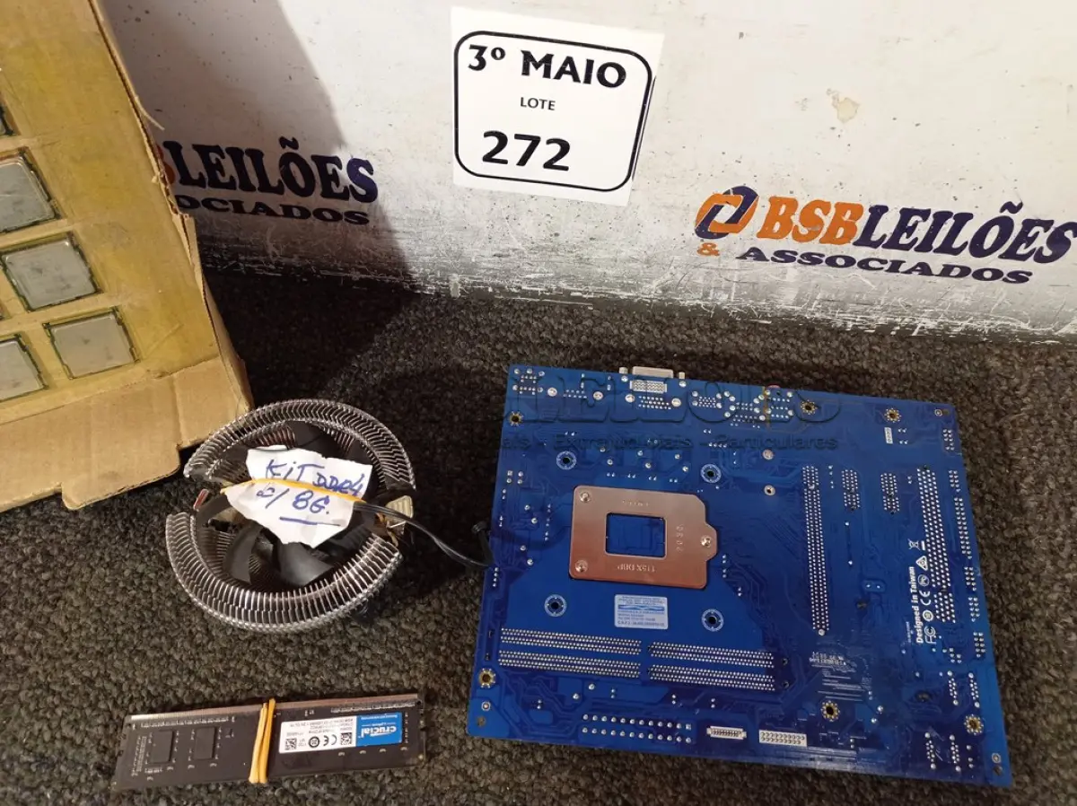 LOTE 272 - 01 PLACA MÃE DDR4 COM 8G, 20 PROCESSADORES E 02 MEMÓRIAS. (NO ESTADO) ATENÇÃO! FAZER A VISITAÇÃO ANTES DE ARREMATAR, NÃO SABEMOS SE FUNCIONA. LEILÃO NÃO TEM GARANTIA E NEM DEVOLUÇÃO, SUJEITO A POSSÍVEIS AVARIAS VISÍVEIS/OCULTAS E/OU AUSÊNCIA DE COMPONENTES.