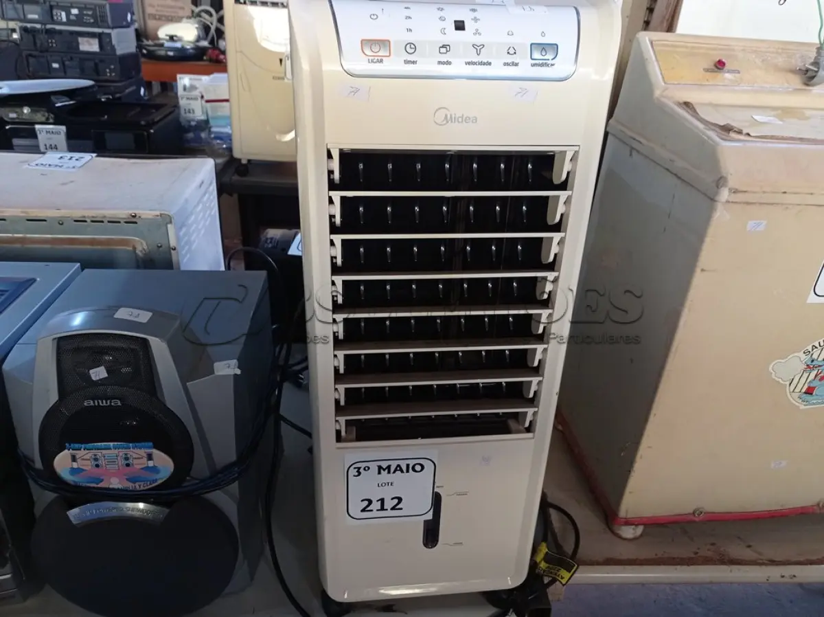 LOTE 212 - 02 CLIMATIZADORES MARCA MIDEA E CADENCE COM AVARIAS. (NO ESTADO) ATENÇÃO! FAZER A VISITAÇÃO ANTES DE ARREMATAR, NÃO SABEMOS SE FUNCIONA. LEILÃO NÃO TEM GARANTIA E NEM DEVOLUÇÃO, SUJEITO A POSSÍVEIS AVARIAS VISÍVEIS/OCULTAS E/OU AUSÊNCIA DE COMPONENTES.