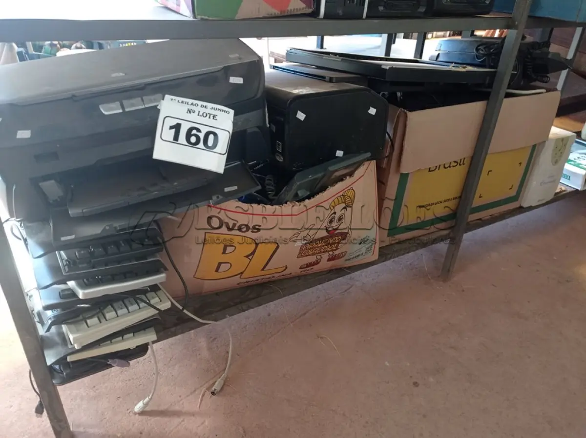 LOTE 160 - 01 LOTE COM 02 IMPRESSORAS, 01 MONITOR LCD, 01 APARELHO DE FAX, 01 ESTABILIZADOR, TECLADOS E APARELHOS TELEFÔNICOS.   (NO ESTADO) ATENÇÃO! FAZER A VISITAÇÃO ANTES DE ARREMATAR, NÃO SABEMOS SE FUNCIONA. LEILÃO NÃO TEM GARANTIA E NEM DEVOLUÇÃO, SUJEITO A POSSÍVEIS AVARIAS VISÍVEIS/OCULTAS E/OU AUSÊNCIA DE COMPONENTES.