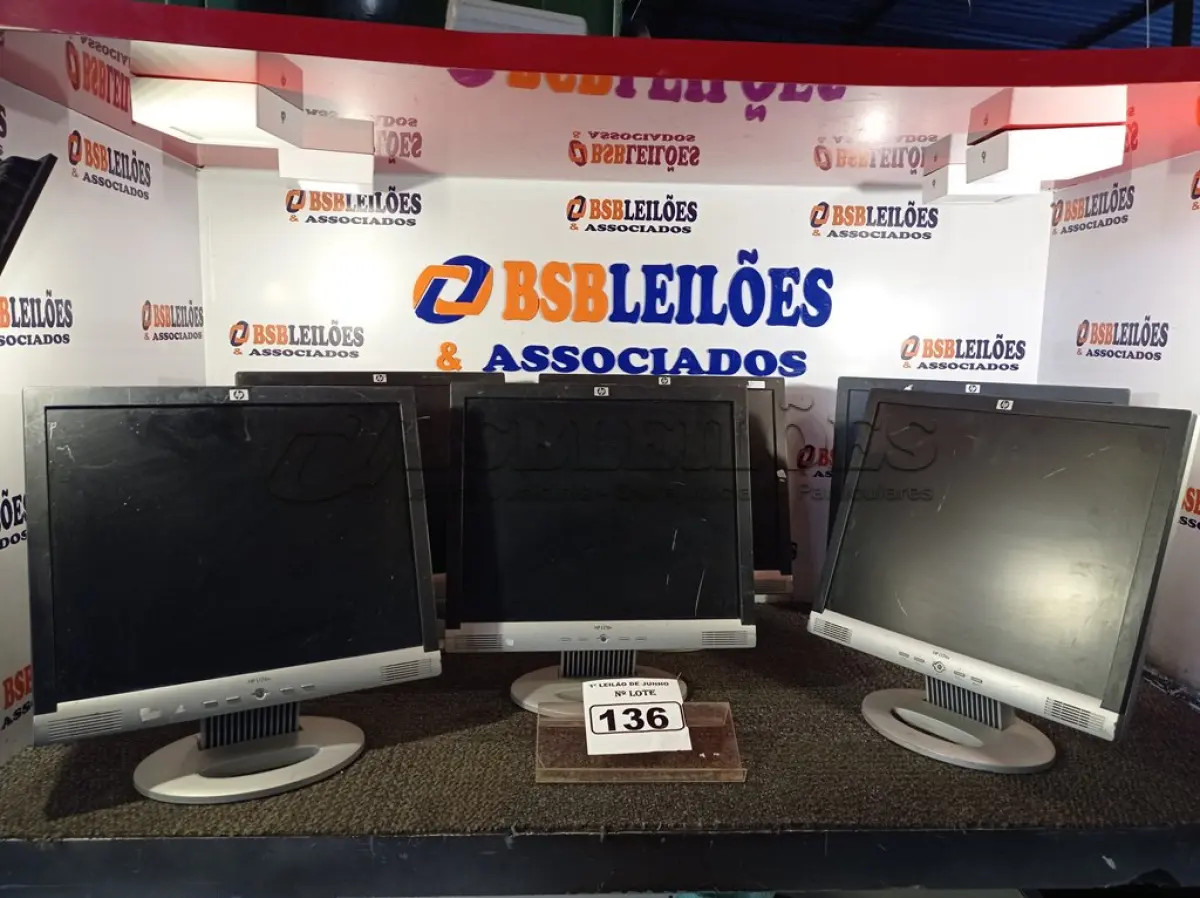 LOTE 136 - 06 MONITORES LCD MARCAS E MODELOS DIVERSOS COM AVARIAS. (NO ESTADO) ATENÇÃO! FAZER A VISITAÇÃO ANTES DE ARREMATAR, NÃO SABEMOS SE FUNCIONA. LEILÃO NÃO TEM GARANTIA E NEM DEVOLUÇÃO, SUJEITO A POSSÍVEIS AVARIAS VISÍVEIS/OCULTAS E/OU AUSÊNCIA DE COMPONENTES.