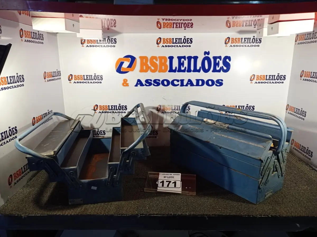 LOTE 171 - 02 MALETAS DE FERRAMENTAS VAZIAS. (NO ESTADO) ATENÇÃO! FAZER A VISITAÇÃO ANTES DE ARREMATAR, NÃO SABEMOS SE FUNCIONA. LEILÃO NÃO TEM GARANTIA E NEM DEVOLUÇÃO, SUJEITO A POSSÍVEIS AVARIAS VISÍVEIS/OCULTAS E/OU AUSÊNCIA DE COMPONENTES.