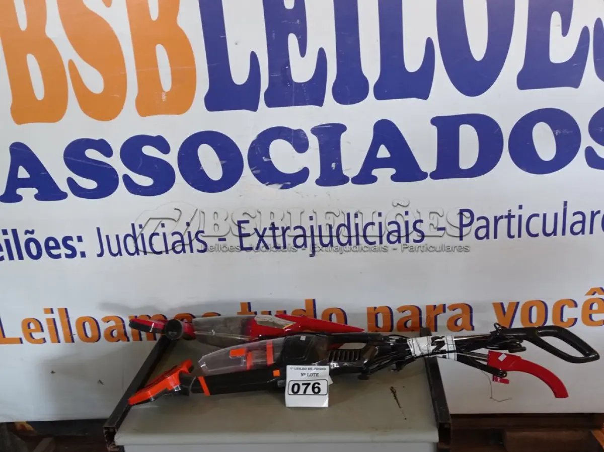LOTE 076 - 02 ASPIRADORES DE PÓ MARCAS E MODELOS DIVERSOS. (NO ESTADO) ATENÇÃO! FAZER A VISITAÇÃO ANTES DE ARREMATAR, NÃO SABEMOS SE FUNCIONA. LEILÃO NÃO TEM GARANTIA E NEM DEVOLUÇÃO, SUJEITO A POSSÍVEIS AVARIAS VISÍVEIS/OCULTAS E/OU AUSÊNCIA DE COMPONENTES.