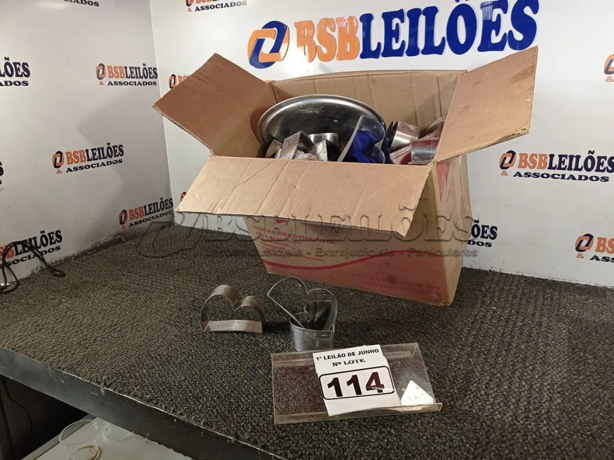 LOTE 114 - 01 LOTE COM FORMAS DE ASSAR EM FORMATO DE LETRA. (NO ESTADO) ATENÇÃO! FAZER A VISITAÇÃO ANTES DE ARREMATAR, NÃO SABEMOS SE FUNCIONA. LEILÃO NÃO TEM GARANTIA E NEM DEVOLUÇÃO, SUJEITO A POSSÍVEIS AVARIAS VISÍVEIS/OCULTAS E/OU AUSÊNCIA DE COMPONENTES.