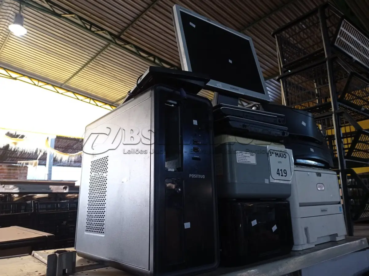 LOTE 419 - 04 IMPRESSORAS, 02 SUCATAS DE NOTEBOOK, 01 CPU, 01 MONITOR E 01 TECLADO. (NO ESTADO) ATENÇÃO! FAZER A VISITAÇÃO ANTES DE ARREMATAR, NÃO SABEMOS SE FUNCIONA. LEILÃO NÃO TEM GARANTIA E NEM DEVOLUÇÃO, SUJEITO A POSSÍVEIS AVARIAS VISÍVEIS/OCULTAS E/OU AUSÊNCIA DE COMPONENTES.