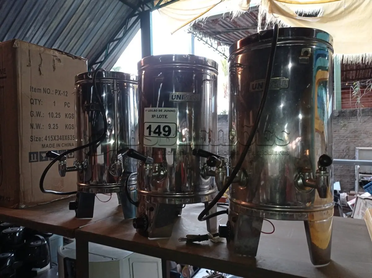 LOTE 149 - 03 CAFETEIRAS EM INOX COM AVARIAS. (NO ESTADO) ATENÇÃO! FAZER A VISITAÇÃO ANTES DE ARREMATAR, NÃO SABEMOS SE FUNCIONA. LEILÃO NÃO TEM GARANTIA E NEM DEVOLUÇÃO, SUJEITO A POSSÍVEIS AVARIAS VISÍVEIS/OCULTAS E/OU AUSÊNCIA DE COMPONENTES.