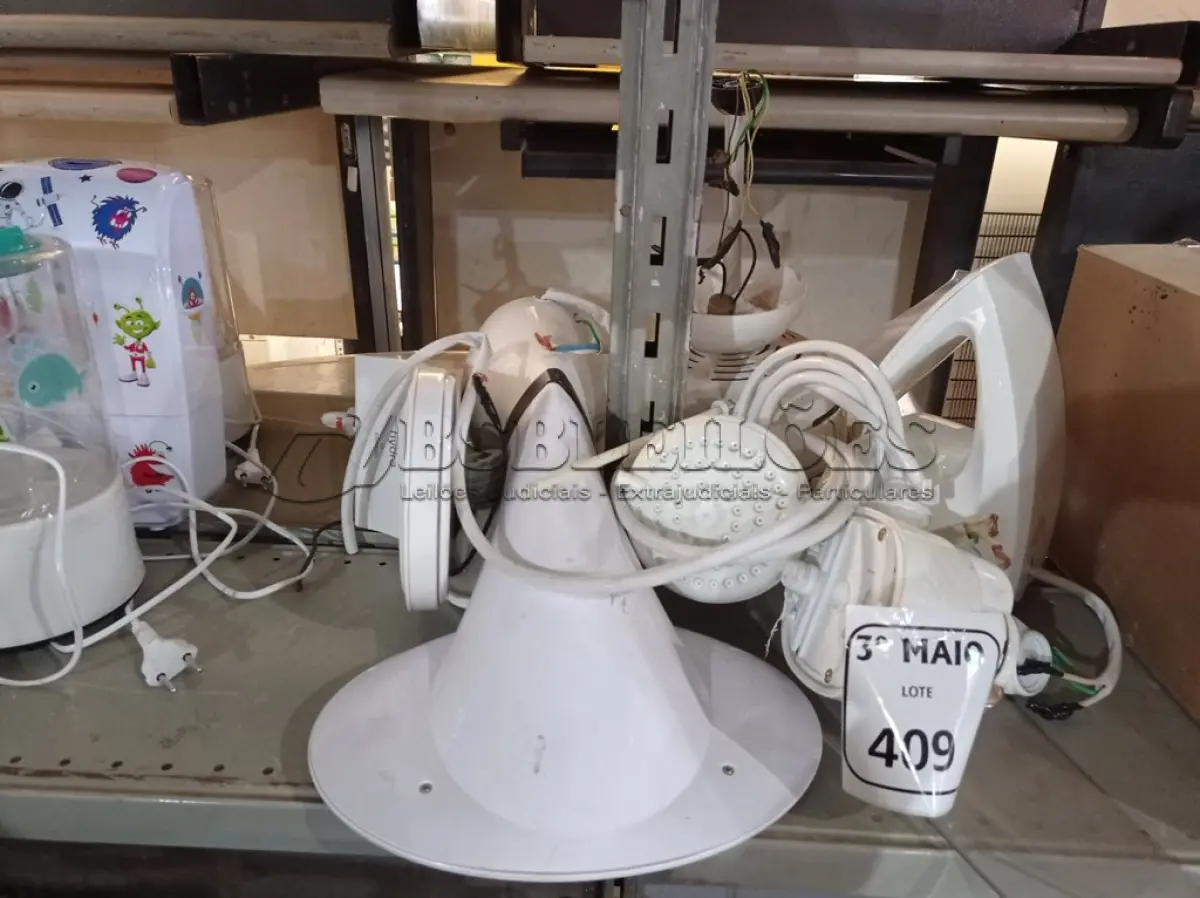 LOTE 409 - 01 LOTE COM DIVERSOS CHUVEIROS. (NO ESTADO) ATENÇÃO! FAZER A VISITAÇÃO ANTES DE ARREMATAR, NÃO SABEMOS SE FUNCIONA. LEILÃO NÃO TEM GARANTIA E NEM DEVOLUÇÃO, SUJEITO A POSSÍVEIS AVARIAS VISÍVEIS/OCULTAS E/OU AUSÊNCIA DE COMPONENTES.