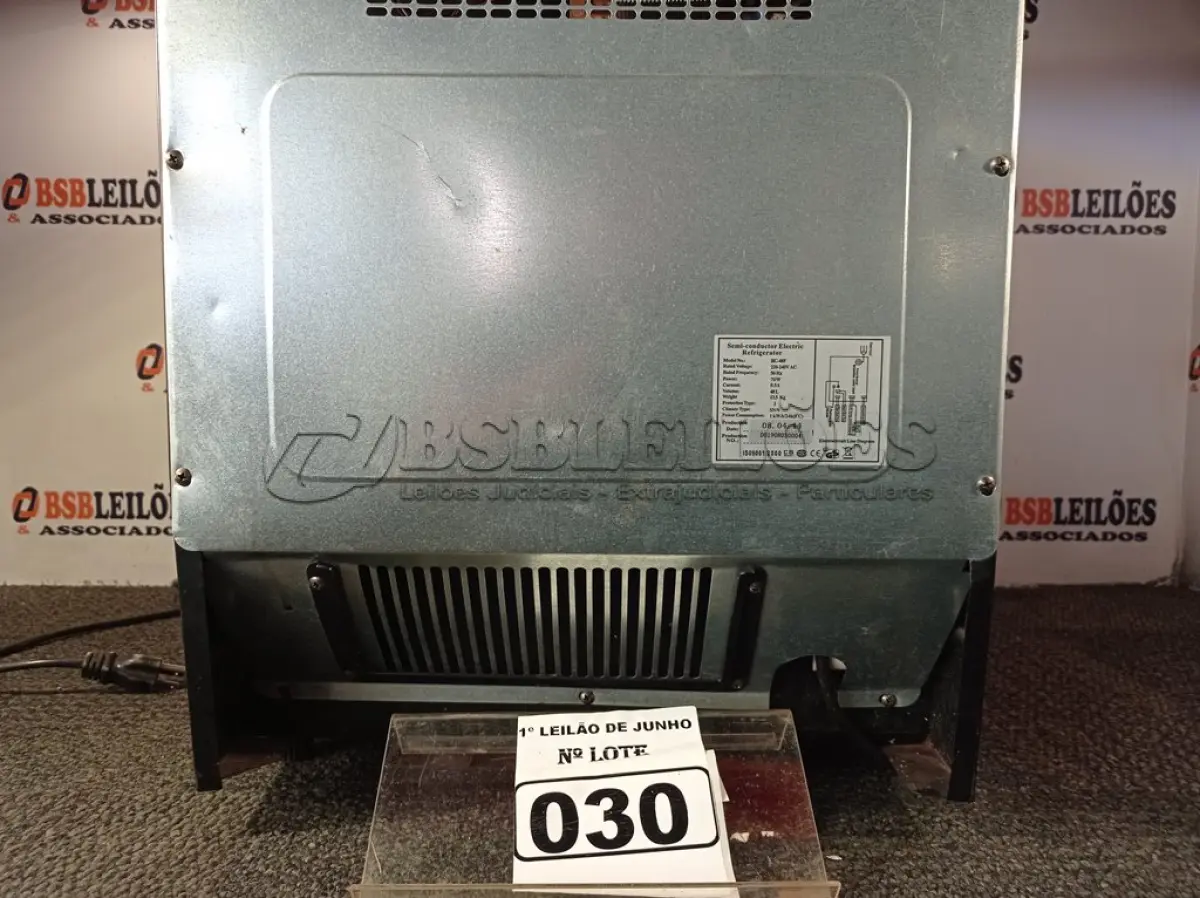 LOTE 030 - 01 ADEGA PARA VINHOS DE 48 LITROS MARCA BONCHEFF DE220V. (NO ESTADO) ATENÇÃO! FAZER A VISITAÇÃO ANTES DE ARREMATAR, NÃO SABEMOS SE FUNCIONA. LEILÃO NÃO TEM GARANTIA E NEM DEVOLUÇÃO, SUJEITO A POSSÍVEIS AVARIAS VISÍVEIS/OCULTAS E/OU AUSÊNCIA DE COMPONENTES.