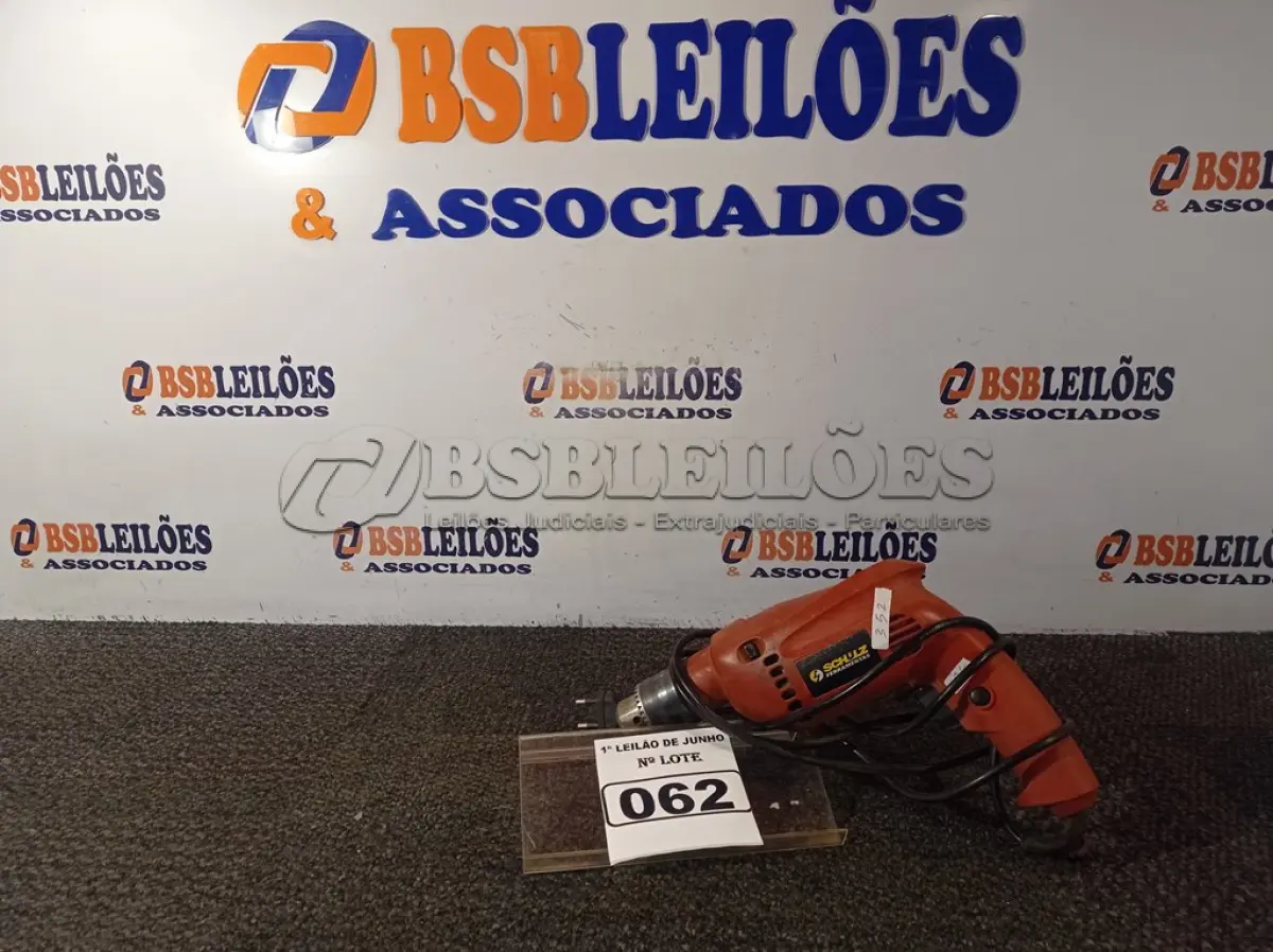 LOTE 062 - 01 PARAFUSADEIRA/FURADEIRA MARCA SCHUZ 220V. (NO ESTADO) ATENÇÃO! FAZER A VISITAÇÃO ANTES DE ARREMATAR, NÃO SABEMOS SE FUNCIONA. LEILÃO NÃO TEM GARANTIA E NEM DEVOLUÇÃO, SUJEITO A POSSÍVEIS AVARIAS VISÍVEIS/OCULTAS E/OU AUSÊNCIA DE COMPONENTES.