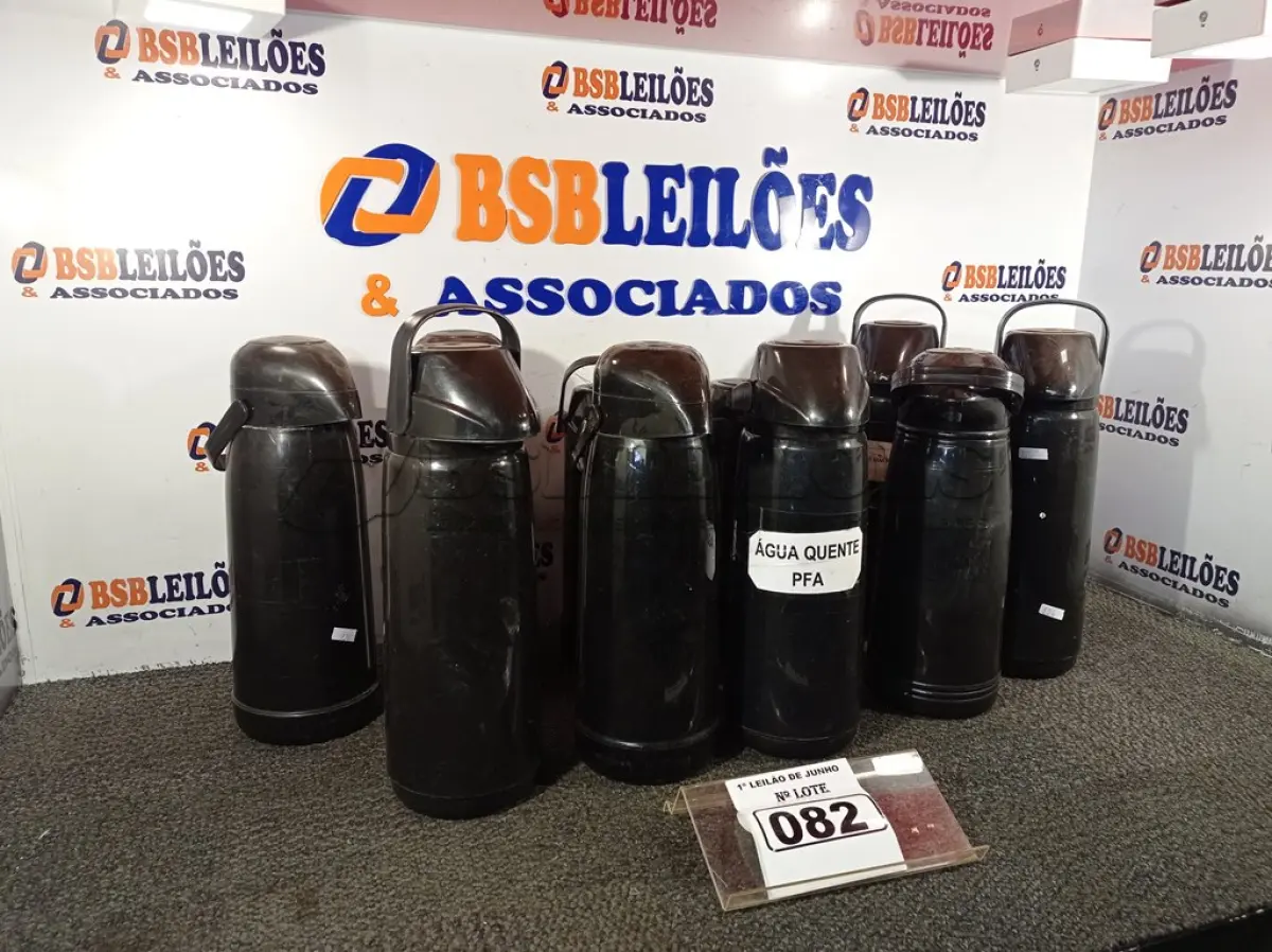 LOTE 082 - 10 GARRAFAS DE CAFÉ. (NO ESTADO) ATENÇÃO! FAZER A VISITAÇÃO ANTES DE ARREMATAR, NÃO SABEMOS SE FUNCIONA. LEILÃO NÃO TEM GARANTIA E NEM DEVOLUÇÃO, SUJEITO A POSSÍVEIS AVARIAS VISÍVEIS/OCULTAS E/OU AUSÊNCIA DE COMPONENTES.