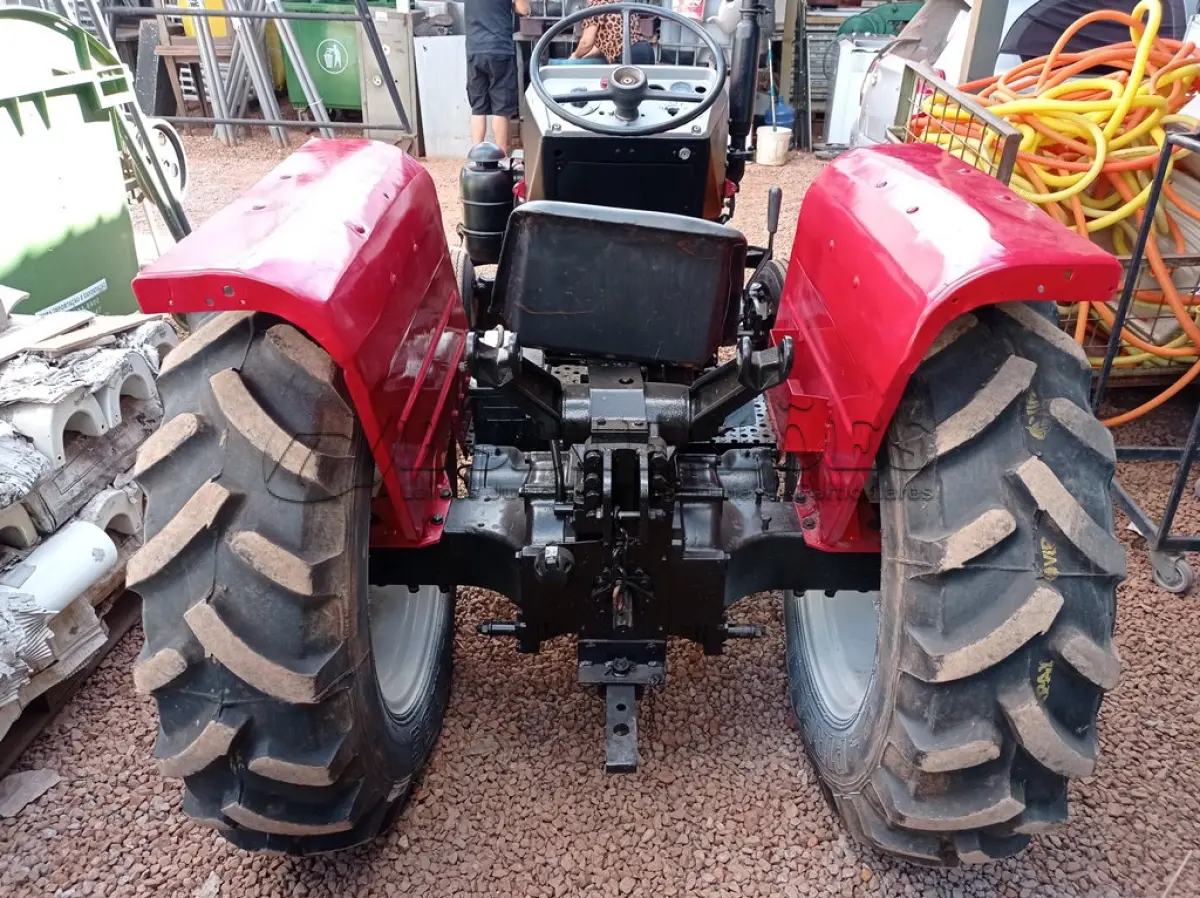 LOTE 485 - 01 MICRO TRATOR.YANMAR, 1030 HORAS, ANO 1996 (NO ESTADO) ATENÇÃO! FAZER A VISITAÇÃO ANTES DE ARREMATAR, NÃO SABEMOS SE FUNCIONA. LEILÃO NÃO TEM GARANTIA E NEM DEVOLUÇÃO, SUJEITO A POSSÍVEIS AVARIAS VISÍVEIS/OCULTAS E/OU AUSÊNCIA DE COMPONENTES.