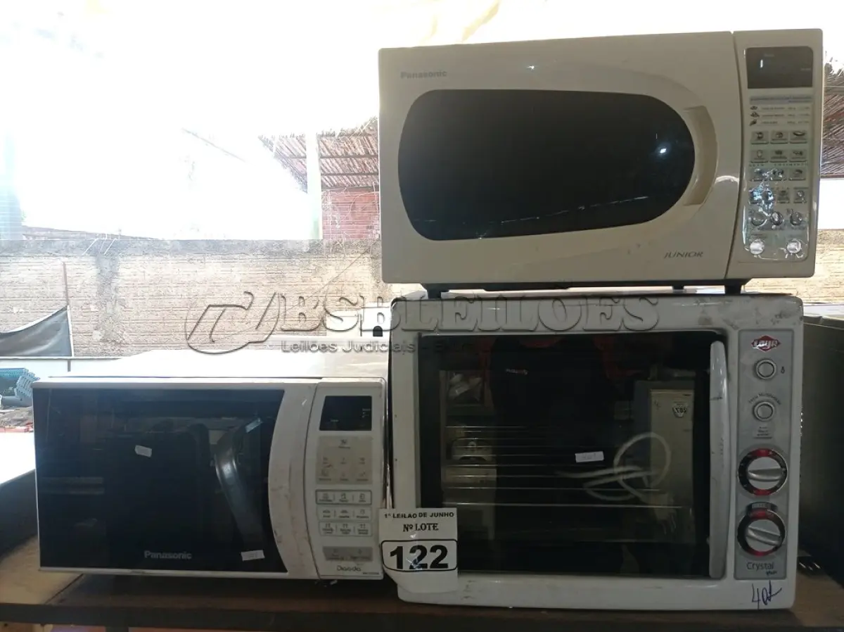 LOTE 122 - 01 FORNO ELÉTRICO E 02 MICRO-ONDAS COM PRATO. (NO ESTADO) ATENÇÃO! FAZER A VISITAÇÃO ANTES DE ARREMATAR, NÃO SABEMOS SE FUNCIONA. LEILÃO NÃO TEM GARANTIA E NEM DEVOLUÇÃO, SUJEITO A POSSÍVEIS AVARIAS VISÍVEIS/OCULTAS E/OU AUSÊNCIA DE COMPONENTES.