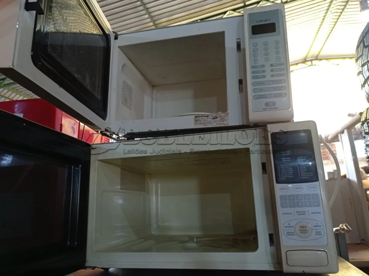 LOTE 412 - 02 MICRO-ONDAS SEM PRATO PARA RETIRADA DE PEÇAS. (NO ESTADO) ATENÇÃO! FAZER A VISITAÇÃO ANTES DE ARREMATAR, NÃO SABEMOS SE FUNCIONA. LEILÃO NÃO TEM GARANTIA E NEM DEVOLUÇÃO, SUJEITO A POSSÍVEIS AVARIAS VISÍVEIS/OCULTAS E/OU AUSÊNCIA DE COMPONENTES.