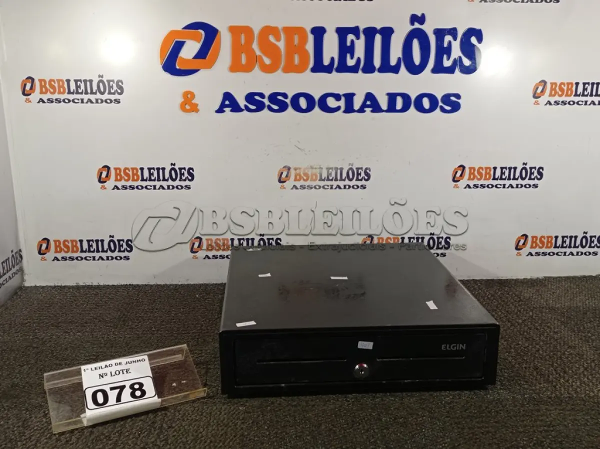 LOTE 078 - 01 CAIXA REGISTRADORA PARA DINHEIRO MANUAL. (NO ESTADO) ATENÇÃO! FAZER A VISITAÇÃO ANTES DE ARREMATAR, NÃO SABEMOS SE FUNCIONA. LEILÃO NÃO TEM GARANTIA E NEM DEVOLUÇÃO, SUJEITO A POSSÍVEIS AVARIAS VISÍVEIS/OCULTAS E/OU AUSÊNCIA DE COMPONENTES.