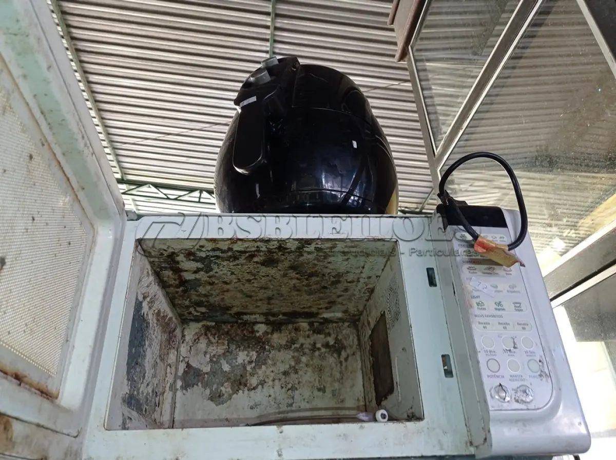 LOTE 440 - 02 MICRO-ONDAS  SEM PRATO E 01 AIR FRYER COM AVARIAS. (NO ESTADO) ATENÇÃO! FAZER A VISITAÇÃO ANTES DE ARREMATAR, NÃO SABEMOS SE FUNCIONA. LEILÃO NÃO TEM GARANTIA E NEM DEVOLUÇÃO, SUJEITO A POSSÍVEIS AVARIAS VISÍVEIS/OCULTAS E/OU AUSÊNCIA DE COMPONENTES.