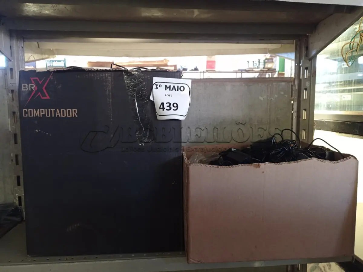 LOTE 439 - 01 LOTE COM GRANDE QUANTIDADE DE DIVERSOS ADAPTADORES. (NO ESTADO) ATENÇÃO! FAZER A VISITAÇÃO ANTES DE ARREMATAR, NÃO SABEMOS SE FUNCIONA. LEILÃO NÃO TEM GARANTIA E NEM DEVOLUÇÃO, SUJEITO A POSSÍVEIS AVARIAS VISÍVEIS/OCULTAS E/OU AUSÊNCIA DE COMPONENTES.