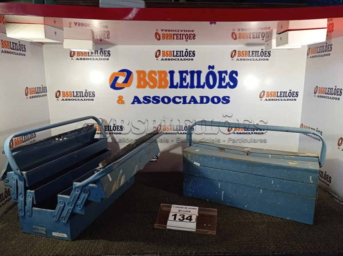 LOTE 134 - 02 MALETAS DE FERRAMENTAS VAZIAS. (NO ESTADO) ATENÇÃO! FAZER A VISITAÇÃO ANTES DE ARREMATAR, NÃO SABEMOS SE FUNCIONA. LEILÃO NÃO TEM GARANTIA E NEM DEVOLUÇÃO, SUJEITO A POSSÍVEIS AVARIAS VISÍVEIS/OCULTAS E/OU AUSÊNCIA DE COMPONENTES.