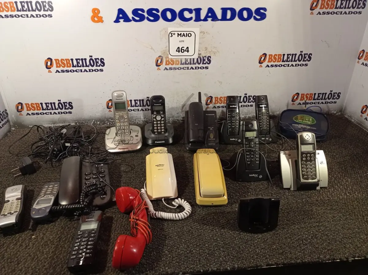 LOTE 464 - 01 LOTE COM DIVERSOS APARELHOS DE TELEFONE. (NO ESTADO) ATENÇÃO! FAZER A VISITAÇÃO ANTES DE ARREMATAR, NÃO SABEMOS SE FUNCIONA. LEILÃO NÃO TEM GARANTIA E NEM DEVOLUÇÃO, SUJEITO A POSSÍVEIS AVARIAS VISÍVEIS/OCULTAS E/OU AUSÊNCIA DE COMPONENTES.