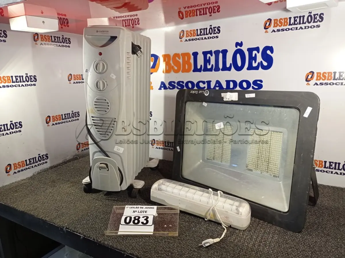 LOTE 083 - 01 PAINEL DE LED, 01 LUMINÁRIA DE EMERGÊNCIA E 01 AQUECEDOR. (NO ESTADO) ATENÇÃO! FAZER A VISITAÇÃO ANTES DE ARREMATAR, NÃO SABEMOS SE FUNCIONA. LEILÃO NÃO TEM GARANTIA E NEM DEVOLUÇÃO, SUJEITO A POSSÍVEIS AVARIAS VISÍVEIS/OCULTAS E/OU AUSÊNCIA DE COMPONENTES.