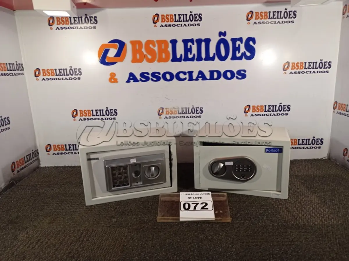 LOTE 072 - 02 COFRES DIGITAL. (NO ESTADO) ATENÇÃO! FAZER A VISITAÇÃO ANTES DE ARREMATAR, NÃO SABEMOS SE FUNCIONA. LEILÃO NÃO TEM GARANTIA E NEM DEVOLUÇÃO, SUJEITO A POSSÍVEIS AVARIAS VISÍVEIS/OCULTAS E/OU AUSÊNCIA DE COMPONENTES.
