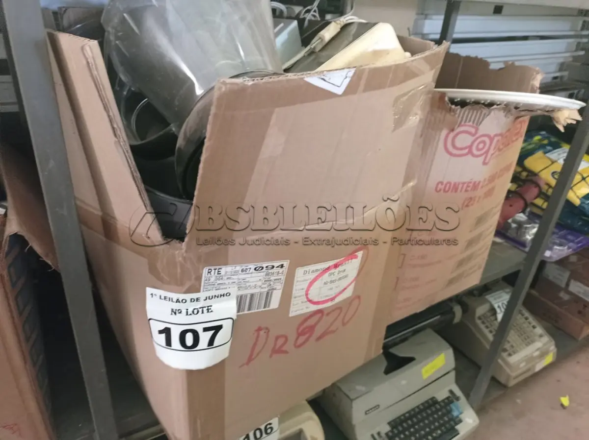 LOTE 107 - 01 LOTE COM UTENSÍLIOS DIVERSOS E VÁRIOS CHUVEIROS ELÉTRICOS. (NO ESTADO) ATENÇÃO! FAZER A VISITAÇÃO ANTES DE ARREMATAR, NÃO SABEMOS SE FUNCIONA. LEILÃO NÃO TEM GARANTIA E NEM DEVOLUÇÃO, SUJEITO A POSSÍVEIS AVARIAS VISÍVEIS/OCULTAS E/OU AUSÊNCIA DE COMPONENTES.