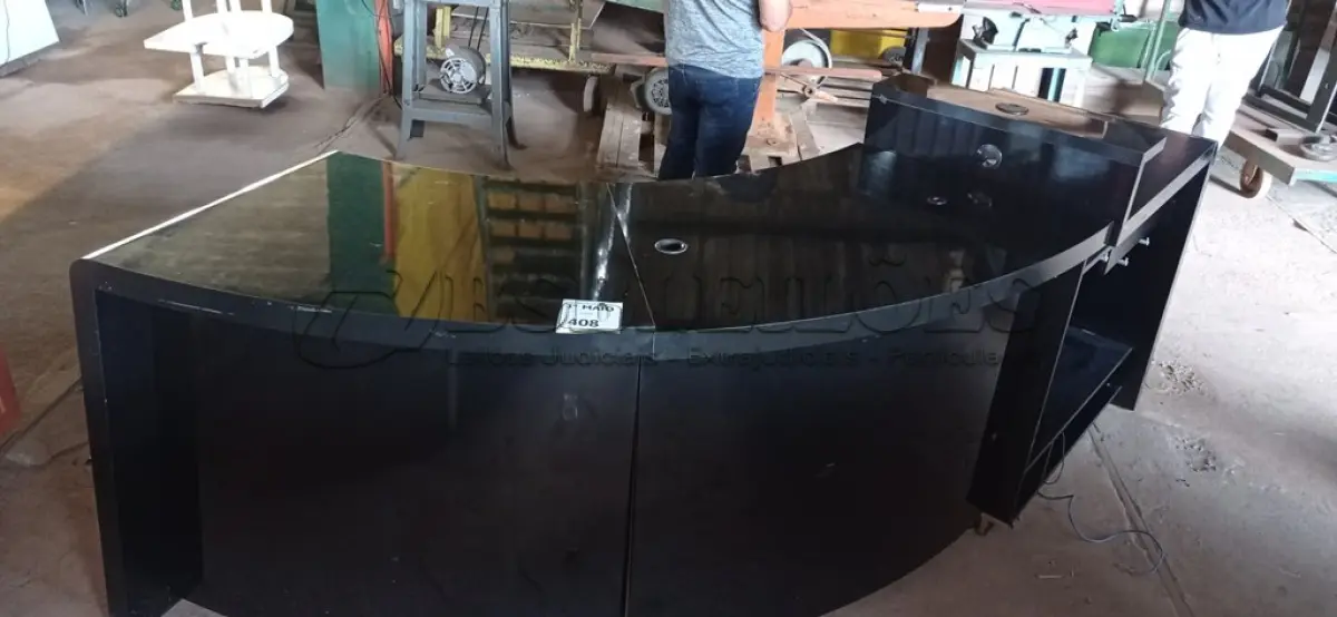 LOTE 408 - 01 BALCÃO PARA LOJA PRETO. (NO ESTADO) ATENÇÃO! FAZER A VISITAÇÃO ANTES DE ARREMATAR, NÃO SABEMOS SE FUNCIONA. LEILÃO NÃO TEM GARANTIA E NEM DEVOLUÇÃO, SUJEITO A POSSÍVEIS AVARIAS VISÍVEIS/OCULTAS E/OU AUSÊNCIA DE COMPONENTES.