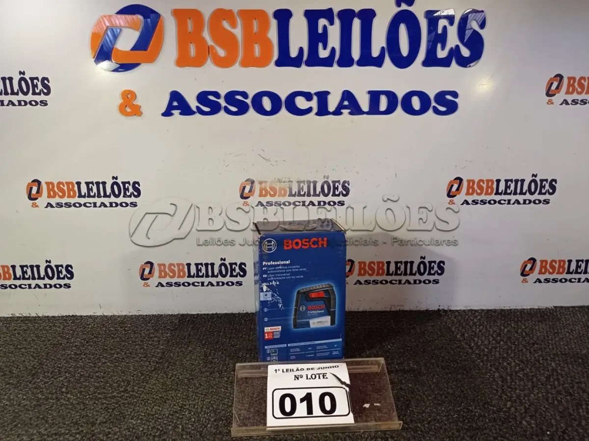LOTE 010 - 01 LASER DE LINHAS CRUZADAS AUTONIVELANTE COM FAIXA VERDE MODELO:GLL2-12G MARCA BOSCH. (NO ESTADO) ATENÇÃO! FAZER A VISITAÇÃO ANTES DE ARREMATAR, NÃO SABEMOS SE FUNCIONA. LEILÃO NÃO TEM GARANTIA E NEM DEVOLUÇÃO, SUJEITO A POSSÍVEIS AVARIAS VISÍVEIS/OCULTAS E/OU AUSÊNCIA DE COMPONENTES.