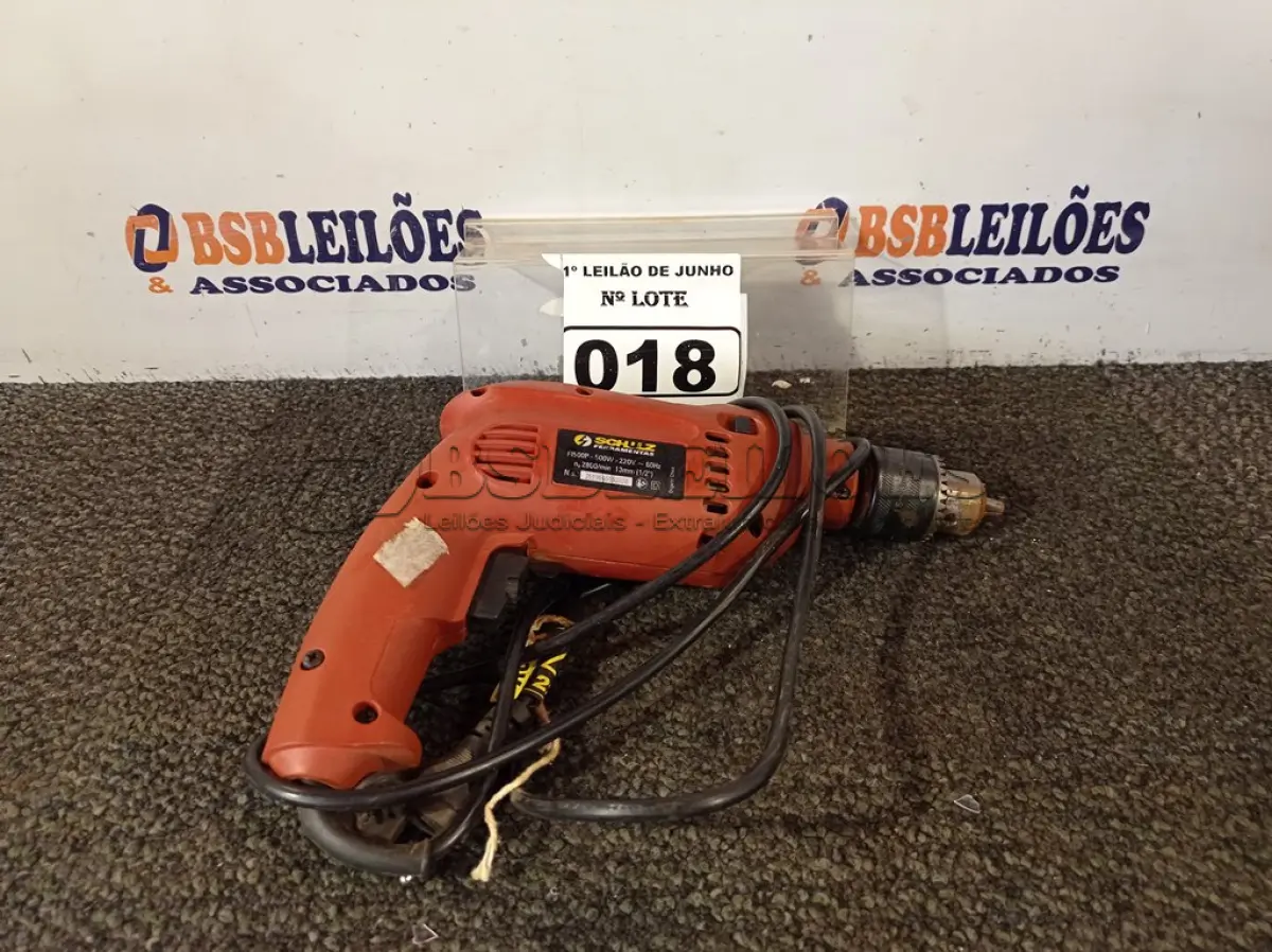 LOTE 018 - 01 PARAFUSADEIRA/FURADEIRA MARCA SCHUZ 220V. (NO ESTADO) ATENÇÃO! FAZER A VISITAÇÃO ANTES DE ARREMATAR, NÃO SABEMOS SE FUNCIONA. LEILÃO NÃO TEM GARANTIA E NEM DEVOLUÇÃO, SUJEITO A POSSÍVEIS AVARIAS VISÍVEIS/OCULTAS E/OU AUSÊNCIA DE COMPONENTES.