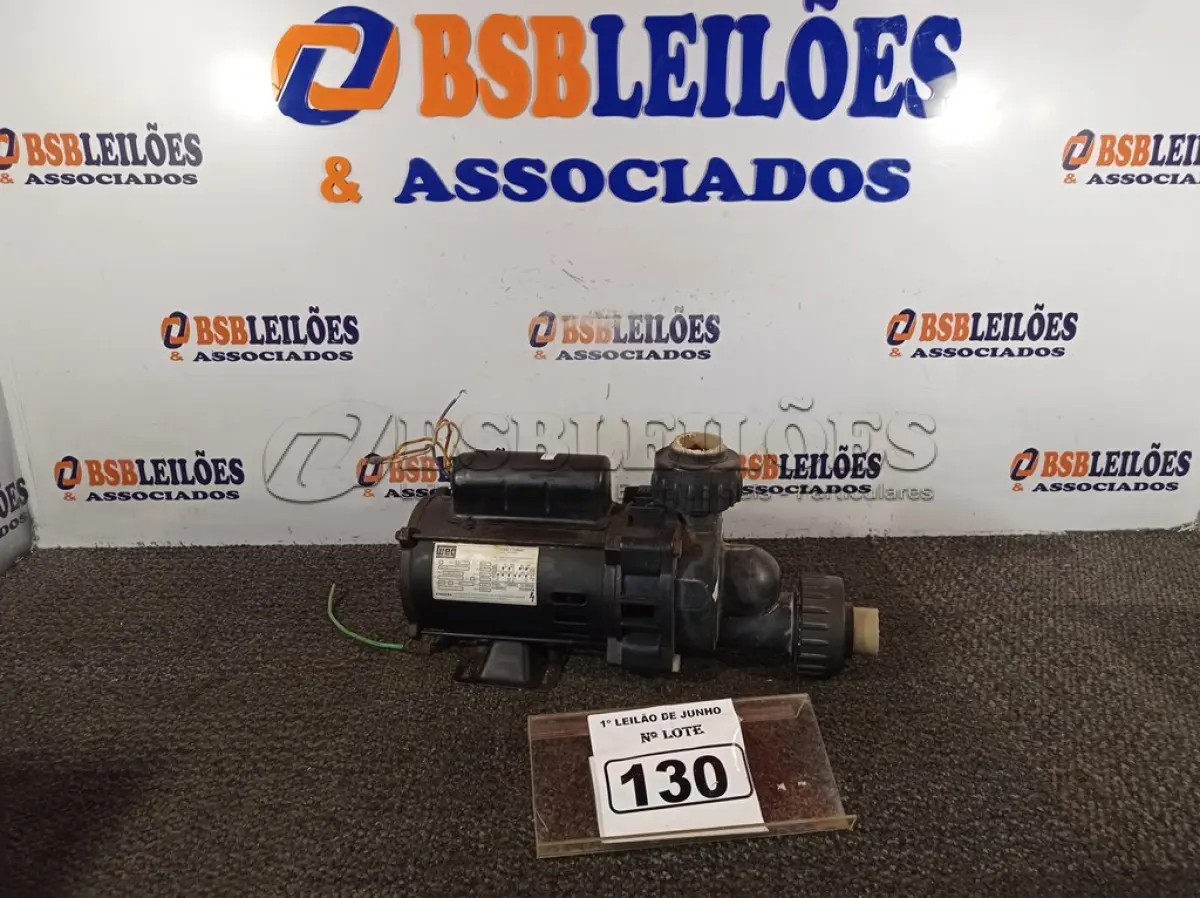 LOTE 130 - 01 MOTOR PARA BANHEIRA OU PISCINA BIVOLT MARCA WEG. (NO ESTADO) ATENÇÃO! FAZER A VISITAÇÃO ANTES DE ARREMATAR, NÃO SABEMOS SE FUNCIONA. LEILÃO NÃO TEM GARANTIA E NEM DEVOLUÇÃO, SUJEITO A POSSÍVEIS AVARIAS VISÍVEIS/OCULTAS E/OU AUSÊNCIA DE COMPONENTES.