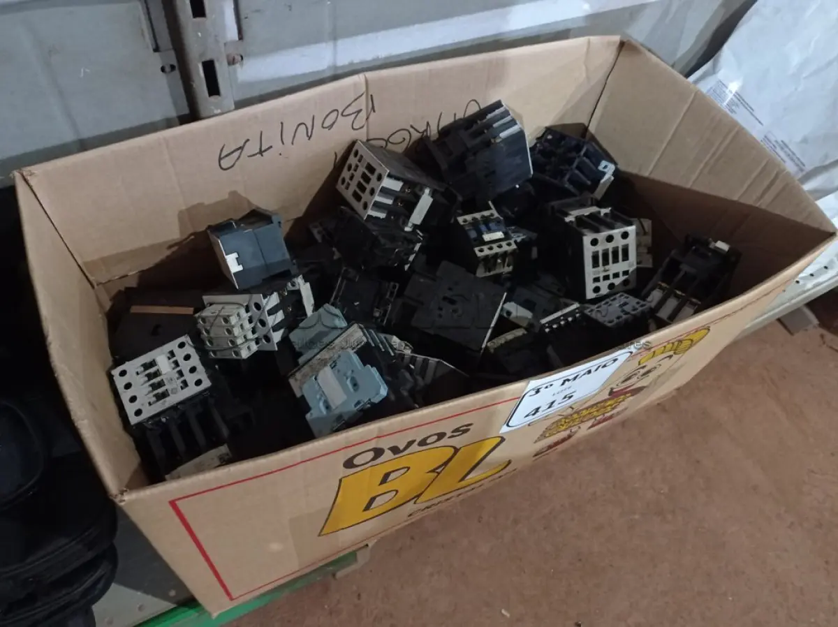 LOTE 415 - 01 LOTE COM DIVERSOS DISJUNTORES. (NO ESTADO) ATENÇÃO! FAZER A VISITAÇÃO ANTES DE ARREMATAR, NÃO SABEMOS SE FUNCIONA. LEILÃO NÃO TEM GARANTIA E NEM DEVOLUÇÃO, SUJEITO A POSSÍVEIS AVARIAS VISÍVEIS/OCULTAS E/OU AUSÊNCIA DE COMPONENTES.