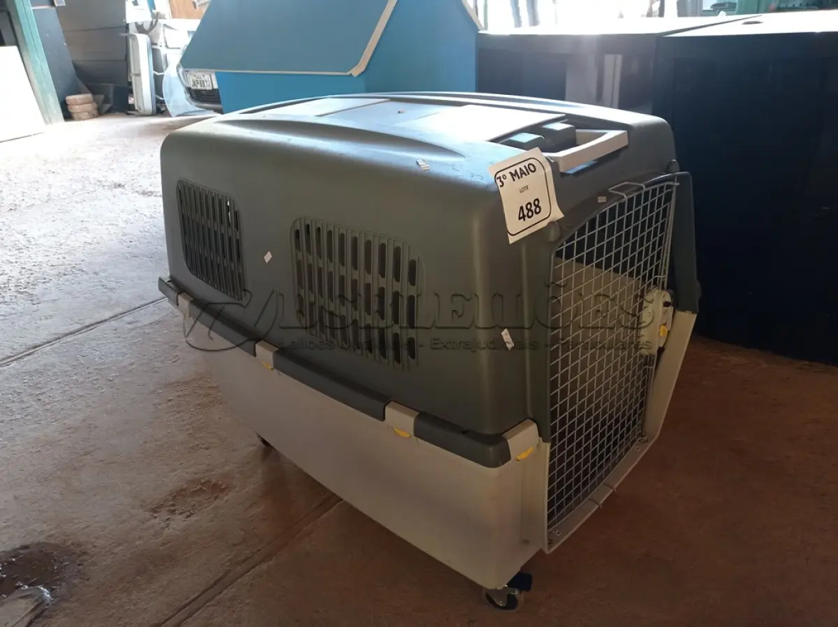 LOTE 488 - 01 CAIXA DE TRANSPORTE PARA PET. (NO ESTADO) ATENÇÃO! FAZER A VISITAÇÃO ANTES DE ARREMATAR, NÃO SABEMOS SE FUNCIONA. LEILÃO NÃO TEM GARANTIA E NEM DEVOLUÇÃO, SUJEITO A POSSÍVEIS AVARIAS VISÍVEIS/OCULTAS E/OU AUSÊNCIA DE COMPONENTES.
