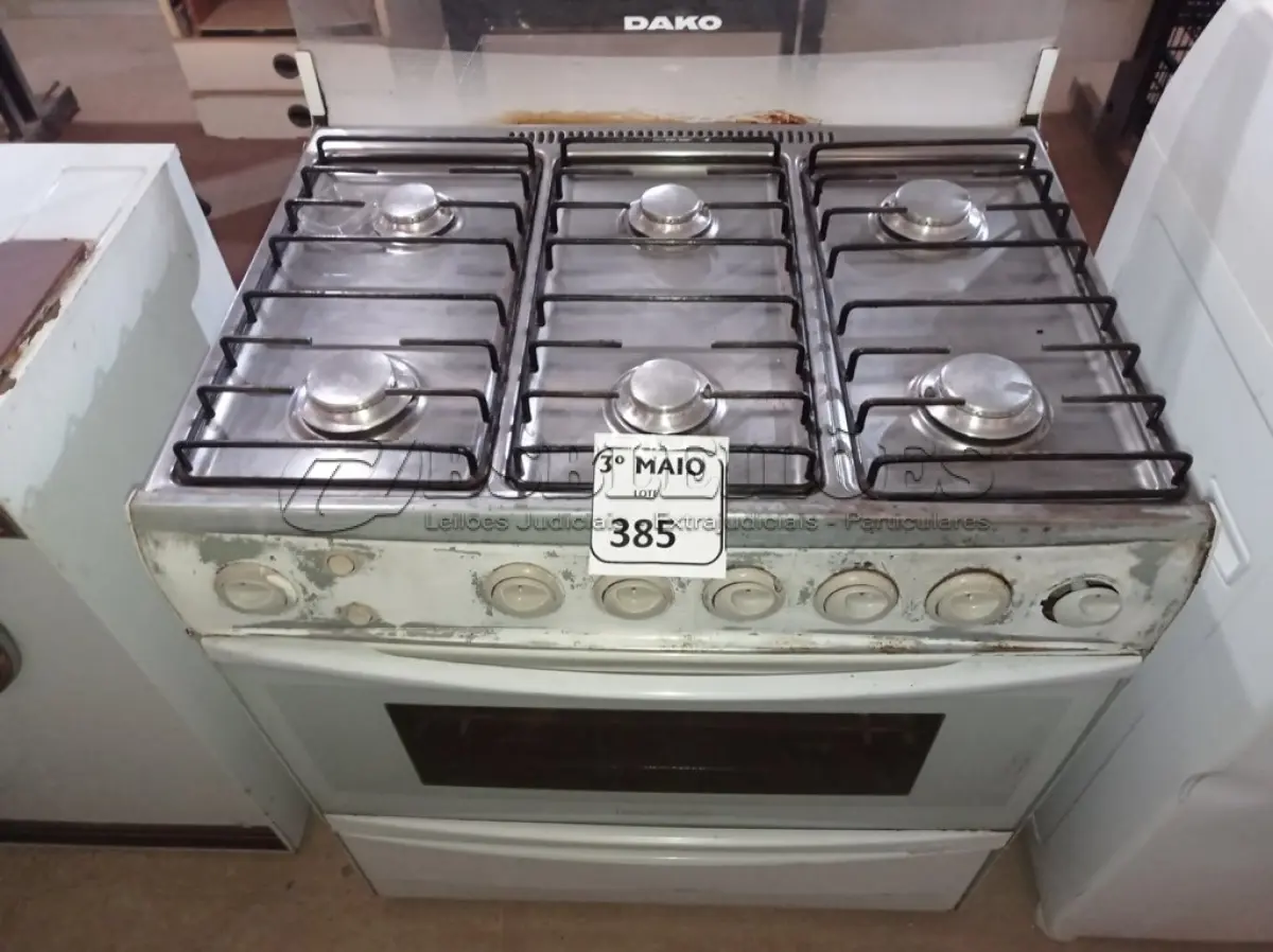 LOTE 385 - 01 FOGÃO 06 BOCAS MARCA DAKO COM AVARIAS. (NO ESTADO) ATENÇÃO! FAZER A VISITAÇÃO ANTES DE ARREMATAR, NÃO SABEMOS SE FUNCIONA. LEILÃO NÃO TEM GARANTIA E NEM DEVOLUÇÃO, SUJEITO A POSSÍVEIS AVARIAS VISÍVEIS/OCULTAS E/OU AUSÊNCIA DE COMPONENTES.