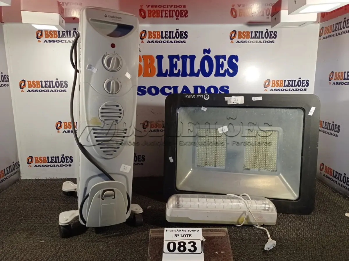 LOTE 083 - 01 PAINEL DE LED, 01 LUMINÁRIA DE EMERGÊNCIA E 01 AQUECEDOR. (NO ESTADO) ATENÇÃO! FAZER A VISITAÇÃO ANTES DE ARREMATAR, NÃO SABEMOS SE FUNCIONA. LEILÃO NÃO TEM GARANTIA E NEM DEVOLUÇÃO, SUJEITO A POSSÍVEIS AVARIAS VISÍVEIS/OCULTAS E/OU AUSÊNCIA DE COMPONENTES.