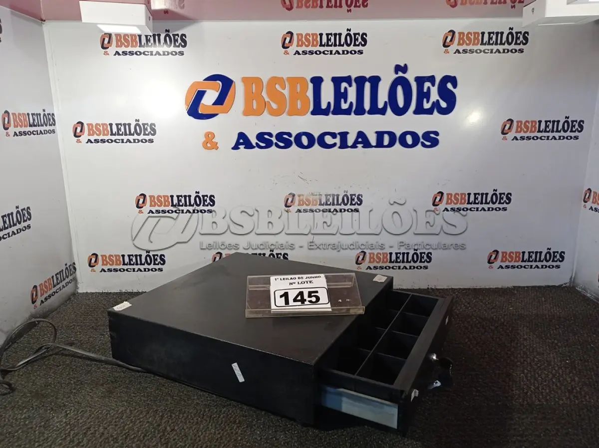 LOTE 145 - 01 CAIXA REGISTRADORA PARA DINHEIRO MANUAL. (NO ESTADO) ATENÇÃO! FAZER A VISITAÇÃO ANTES DE ARREMATAR, NÃO SABEMOS SE FUNCIONA. LEILÃO NÃO TEM GARANTIA E NEM DEVOLUÇÃO, SUJEITO A POSSÍVEIS AVARIAS VISÍVEIS/OCULTAS E/OU AUSÊNCIA DE COMPONENTES.