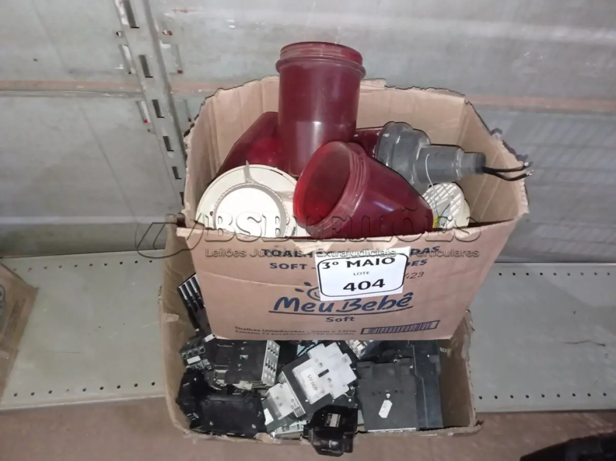 LOTE 404 - 01 LOTE COM VÁRIOS DISJUNTORES E MATERIAIS DIVERSOS. (NO ESTADO) ATENÇÃO! FAZER A VISITAÇÃO ANTES DE ARREMATAR, NÃO SABEMOS SE FUNCIONA. LEILÃO NÃO TEM GARANTIA E NEM DEVOLUÇÃO, SUJEITO A POSSÍVEIS AVARIAS VISÍVEIS/OCULTAS E/OU AUSÊNCIA DE COMPONENTES.
