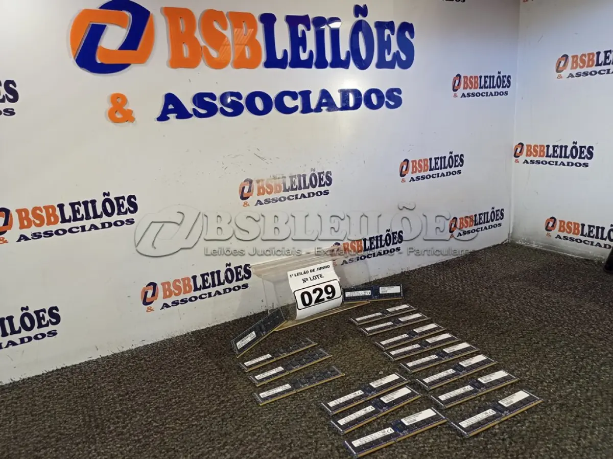 LOTE 029 - 01 LOTE COM 16 MEMÓRIAS PARA SERVIDOR, SENDO 12 DE 16GB E 04 DE 8GB. (NO ESTADO) ATENÇÃO! FAZER A VISITAÇÃO ANTES DE ARREMATAR, NÃO SABEMOS SE FUNCIONA. LEILÃO NÃO TEM GARANTIA E NEM DEVOLUÇÃO, SUJEITO A POSSÍVEIS AVARIAS VISÍVEIS/OCULTAS E/OU AUSÊNCIA DE COMPONENTES.