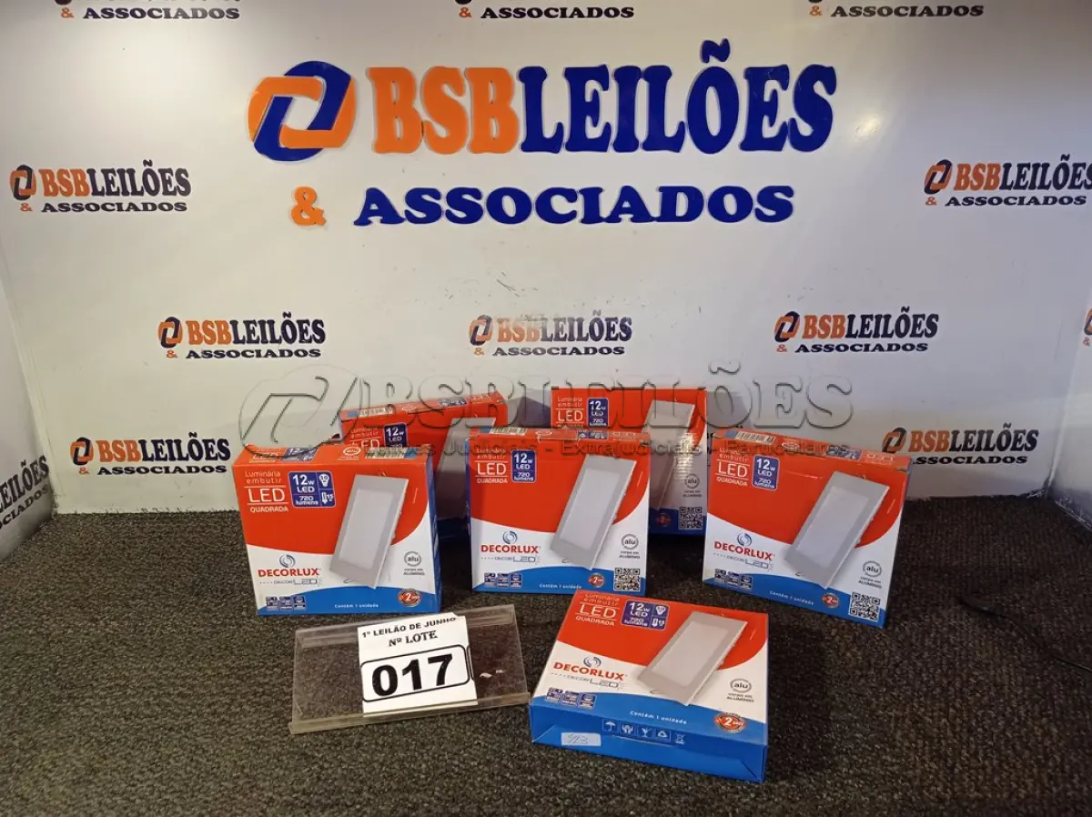 LOTE 017 - 06 LUMINÁRIAS DE LED DE EMBUTIR QUADRADA 240V 12W 6500K DECORLUX. (NO ESTADO) ATENÇÃO! FAZER A VISITAÇÃO ANTES DE ARREMATAR, NÃO SABEMOS SE FUNCIONA. LEILÃO NÃO TEM GARANTIA E NEM DEVOLUÇÃO, SUJEITO A POSSÍVEIS AVARIAS VISÍVEIS/OCULTAS E/OU AUSÊNCIA DE COMPONENTES.