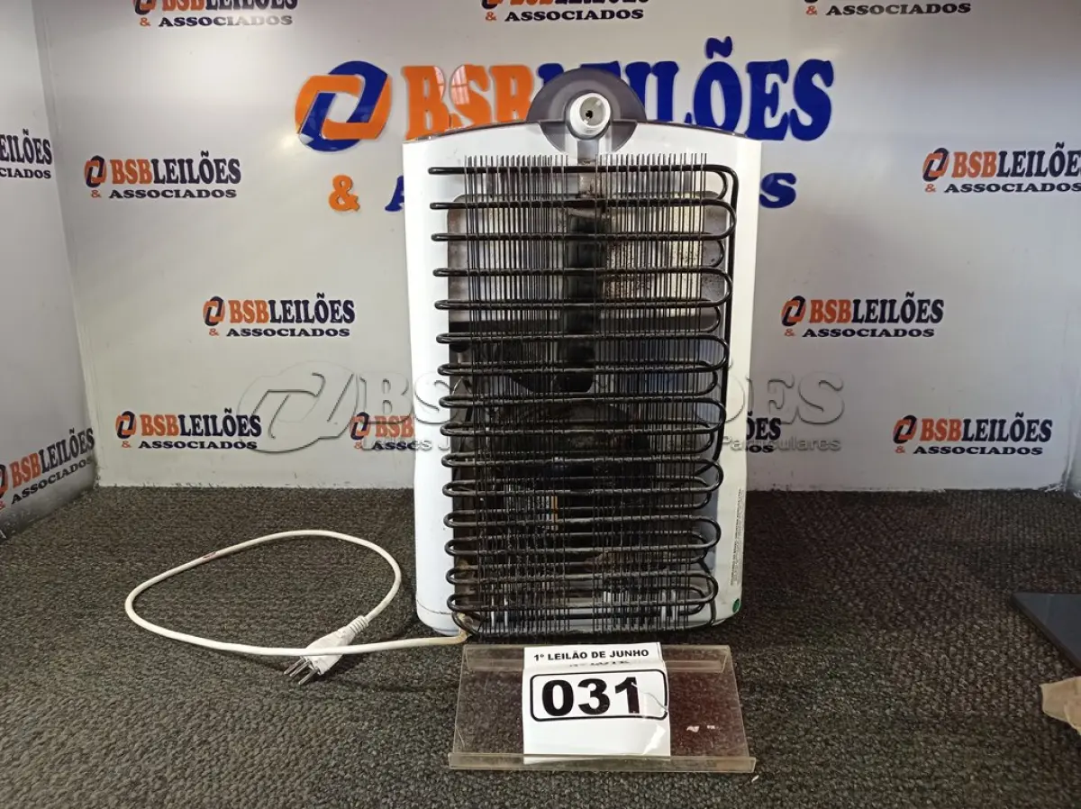 LOTE 031 - 01 PURIFICADOR DE ÁGUA REFRIGERADA MARCA COLORMAQ 220V. (NO ESTADO) ATENÇÃO! FAZER A VISITAÇÃO ANTES DE ARREMATAR, NÃO SABEMOS SE FUNCIONA. LEILÃO NÃO TEM GARANTIA E NEM DEVOLUÇÃO, SUJEITO A POSSÍVEIS AVARIAS VISÍVEIS/OCULTAS E/OU AUSÊNCIA DE COMPONENTES.