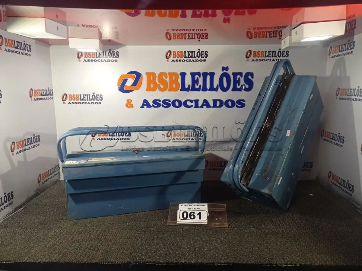 LOTE 061 - 02 MALETAS DE FERRAMENTAS VAZIAS. (NO ESTADO) ATENÇÃO! FAZER A VISITAÇÃO ANTES DE ARREMATAR, NÃO SABEMOS SE FUNCIONA. LEILÃO NÃO TEM GARANTIA E NEM DEVOLUÇÃO, SUJEITO A POSSÍVEIS AVARIAS VISÍVEIS/OCULTAS E/OU AUSÊNCIA DE COMPONENTES.