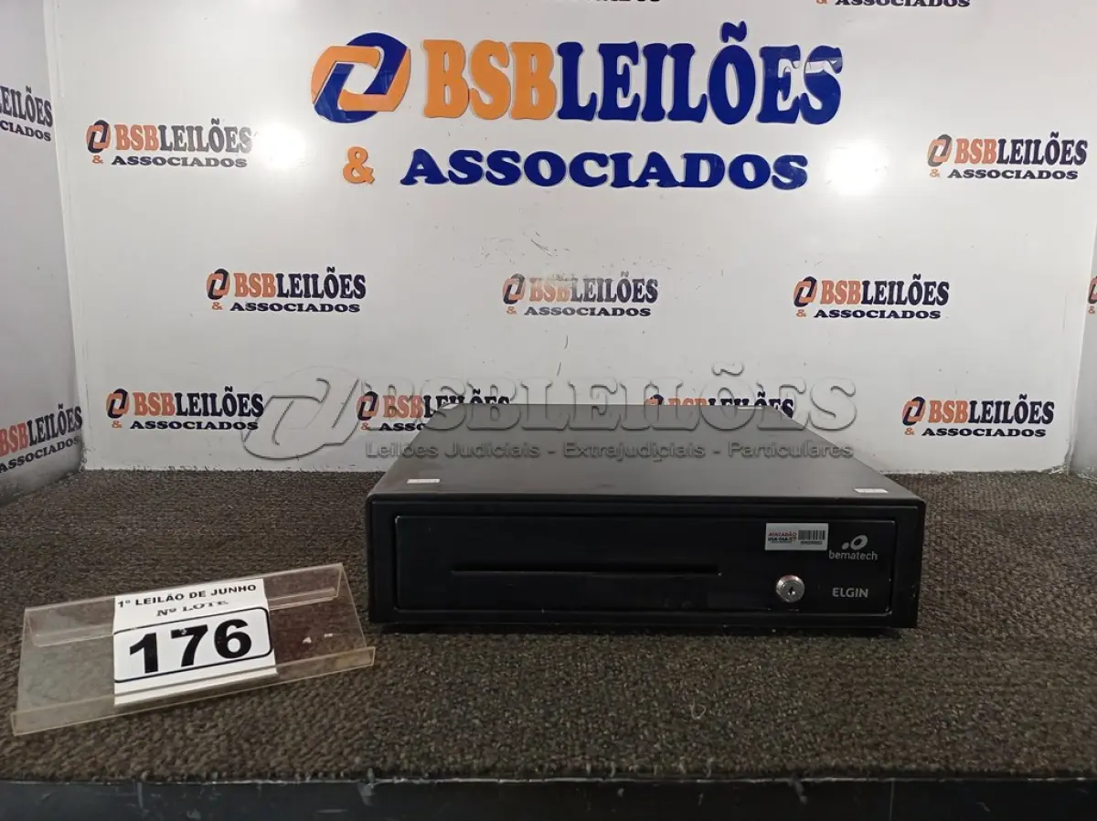 LOTE 176 - 01 CAIXA REGISTRADORA PARA DINHEIRO MANUAL. (NO ESTADO) ATENÇÃO! FAZER A VISITAÇÃO ANTES DE ARREMATAR, NÃO SABEMOS SE FUNCIONA. LEILÃO NÃO TEM GARANTIA E NEM DEVOLUÇÃO, SUJEITO A POSSÍVEIS AVARIAS VISÍVEIS/OCULTAS E/OU AUSÊNCIA DE COMPONENTES.