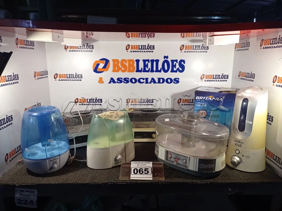 LOTE 065 - 01 PANELA DE FAZER PÃO, 07 UMIDIFICADORES DE AR MARCAS E MODELOS DIVERSOS E 01 FERRO A VAPOR. (NO ESTADO) ATENÇÃO! FAZER A VISITAÇÃO ANTES DE ARREMATAR, NÃO SABEMOS SE FUNCIONA. LEILÃO NÃO TEM GARANTIA E NEM DEVOLUÇÃO, SUJEITO A POSSÍVEIS AVARIAS VISÍVEIS/OCULTAS E/OU AUSÊNCIA DE COMPONENTES.
