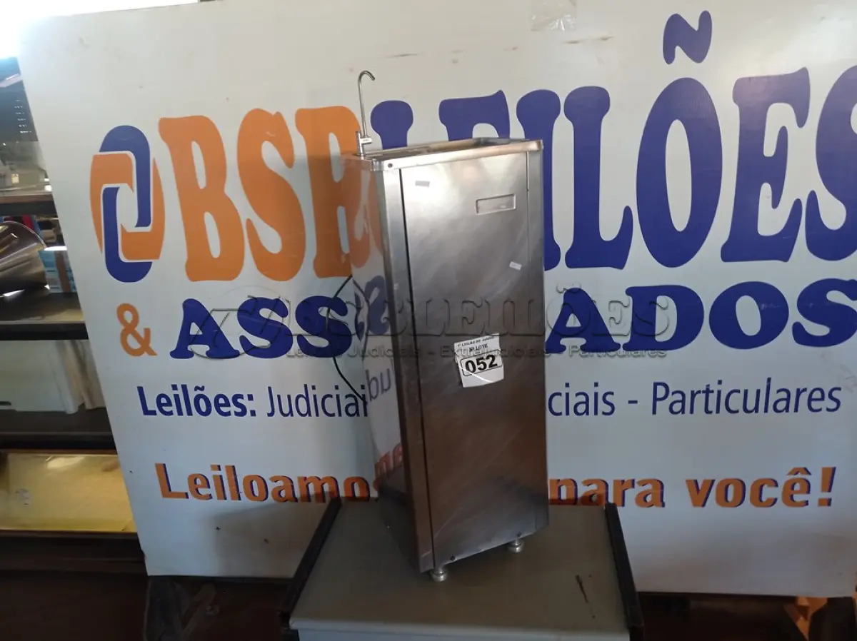 LOTE 052 - 01 BEBEDOURO REFRIGERADO EM INOX. (NO ESTADO) ATENÇÃO! FAZER A VISITAÇÃO ANTES DE ARREMATAR, NÃO SABEMOS SE FUNCIONA. LEILÃO NÃO TEM GARANTIA E NEM DEVOLUÇÃO, SUJEITO A POSSÍVEIS AVARIAS VISÍVEIS/OCULTAS E/OU AUSÊNCIA DE COMPONENTES.