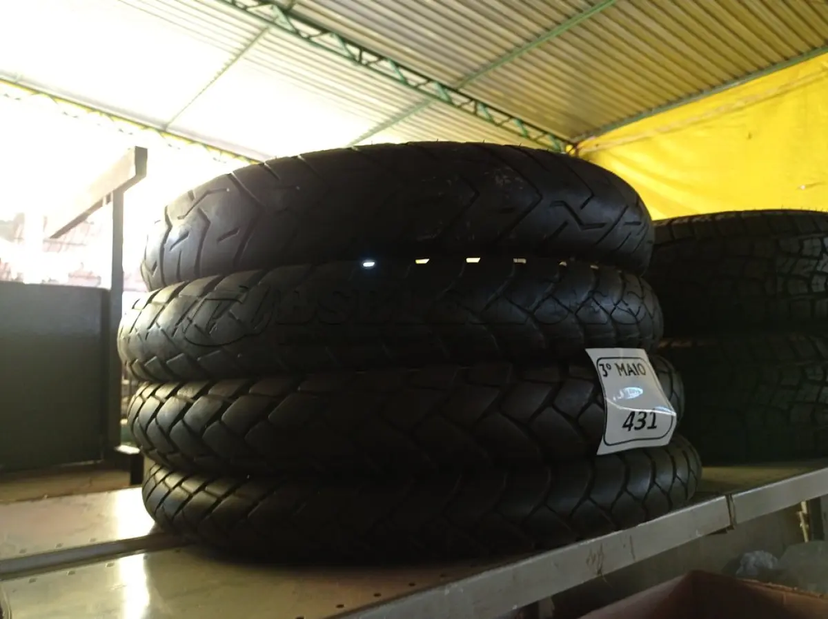 LOTE 431 - 04 PNEUS DIVERSOS PARA MOTO. (NO ESTADO) ATENÇÃO! FAZER A VISITAÇÃO ANTES DE ARREMATAR, NÃO SABEMOS SE FUNCIONA. LEILÃO NÃO TEM GARANTIA E NEM DEVOLUÇÃO, SUJEITO A POSSÍVEIS AVARIAS VISÍVEIS/OCULTAS E/OU AUSÊNCIA DE COMPONENTES.