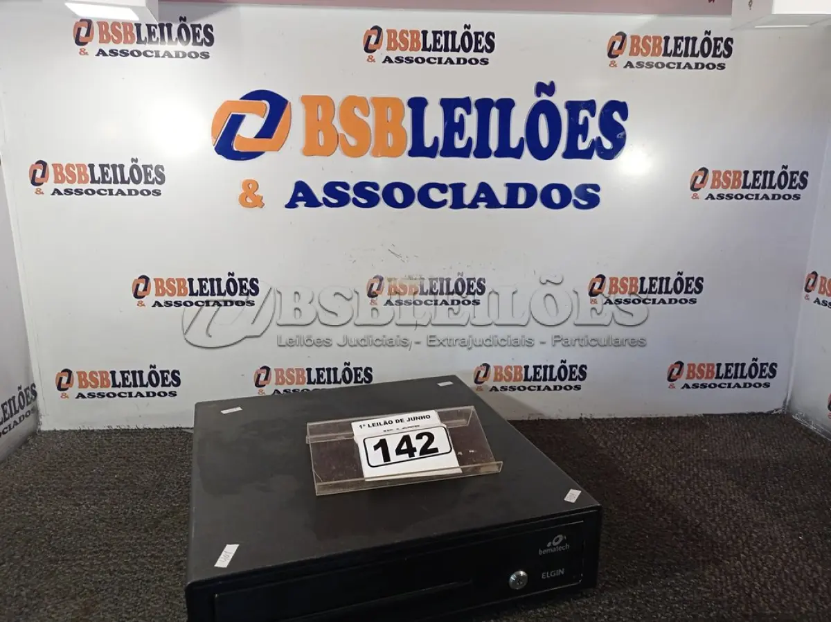 LOTE 142 - 01 CAIXA REGISTRADORA PARA DINHEIRO MANUAL. (NO ESTADO) ATENÇÃO! FAZER A VISITAÇÃO ANTES DE ARREMATAR, NÃO SABEMOS SE FUNCIONA. LEILÃO NÃO TEM GARANTIA E NEM DEVOLUÇÃO, SUJEITO A POSSÍVEIS AVARIAS VISÍVEIS/OCULTAS E/OU AUSÊNCIA DE COMPONENTES.