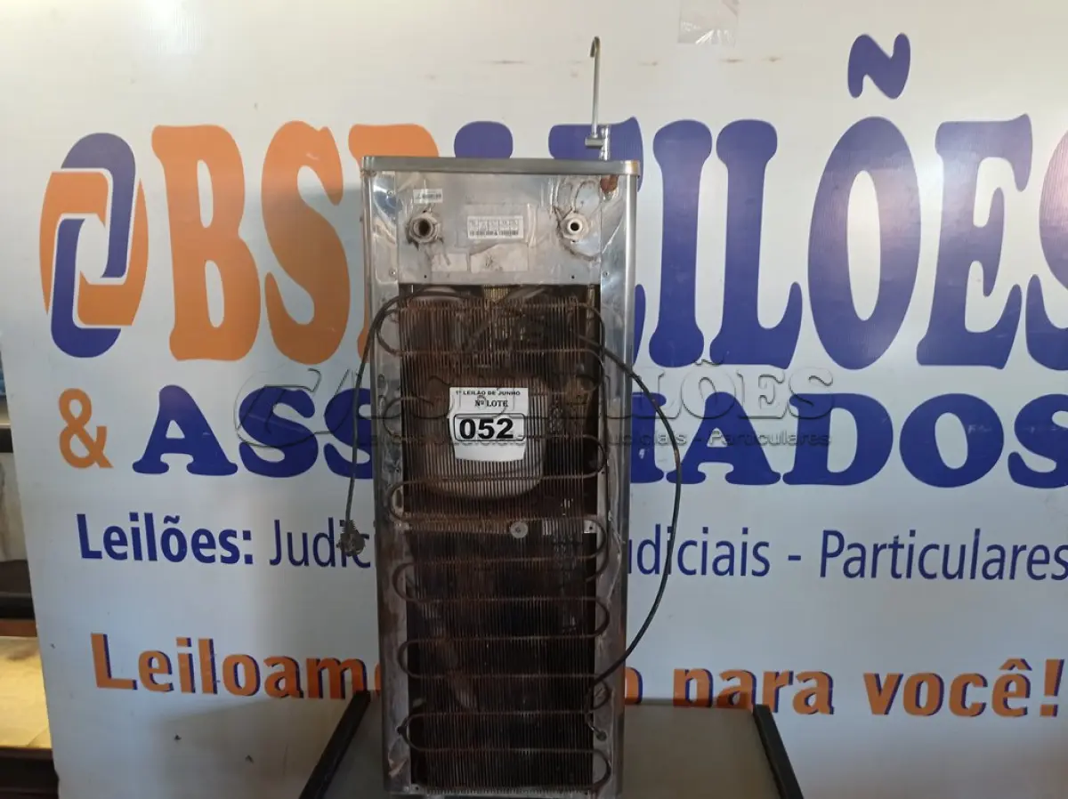 LOTE 052 - 01 BEBEDOURO REFRIGERADO EM INOX. (NO ESTADO) ATENÇÃO! FAZER A VISITAÇÃO ANTES DE ARREMATAR, NÃO SABEMOS SE FUNCIONA. LEILÃO NÃO TEM GARANTIA E NEM DEVOLUÇÃO, SUJEITO A POSSÍVEIS AVARIAS VISÍVEIS/OCULTAS E/OU AUSÊNCIA DE COMPONENTES.