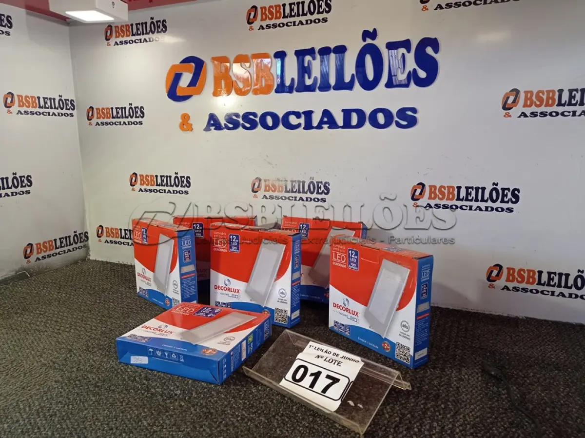 LOTE 017 - 06 LUMINÁRIAS DE LED DE EMBUTIR QUADRADA 240V 12W 6500K DECORLUX. (NO ESTADO) ATENÇÃO! FAZER A VISITAÇÃO ANTES DE ARREMATAR, NÃO SABEMOS SE FUNCIONA. LEILÃO NÃO TEM GARANTIA E NEM DEVOLUÇÃO, SUJEITO A POSSÍVEIS AVARIAS VISÍVEIS/OCULTAS E/OU AUSÊNCIA DE COMPONENTES.