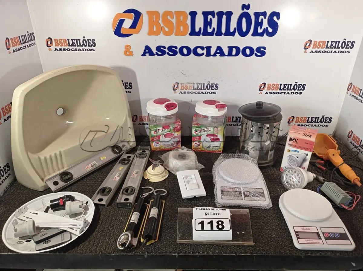 LOTE 118 - 01 LOTE COM BALANÇAS, BASE DE LIQUIDIFICADOR, 01 LAVATÓRIO E 02 MULTI TRITURADOR MANUAL COM AVARIAS. (NO ESTADO) ATENÇÃO! FAZER A VISITAÇÃO ANTES DE ARREMATAR, NÃO SABEMOS SE FUNCIONA. LEILÃO NÃO TEM GARANTIA E NEM DEVOLUÇÃO, SUJEITO A POSSÍVEIS AVARIAS VISÍVEIS/OCULTAS E/OU AUSÊNCIA DE COMPONENTES.